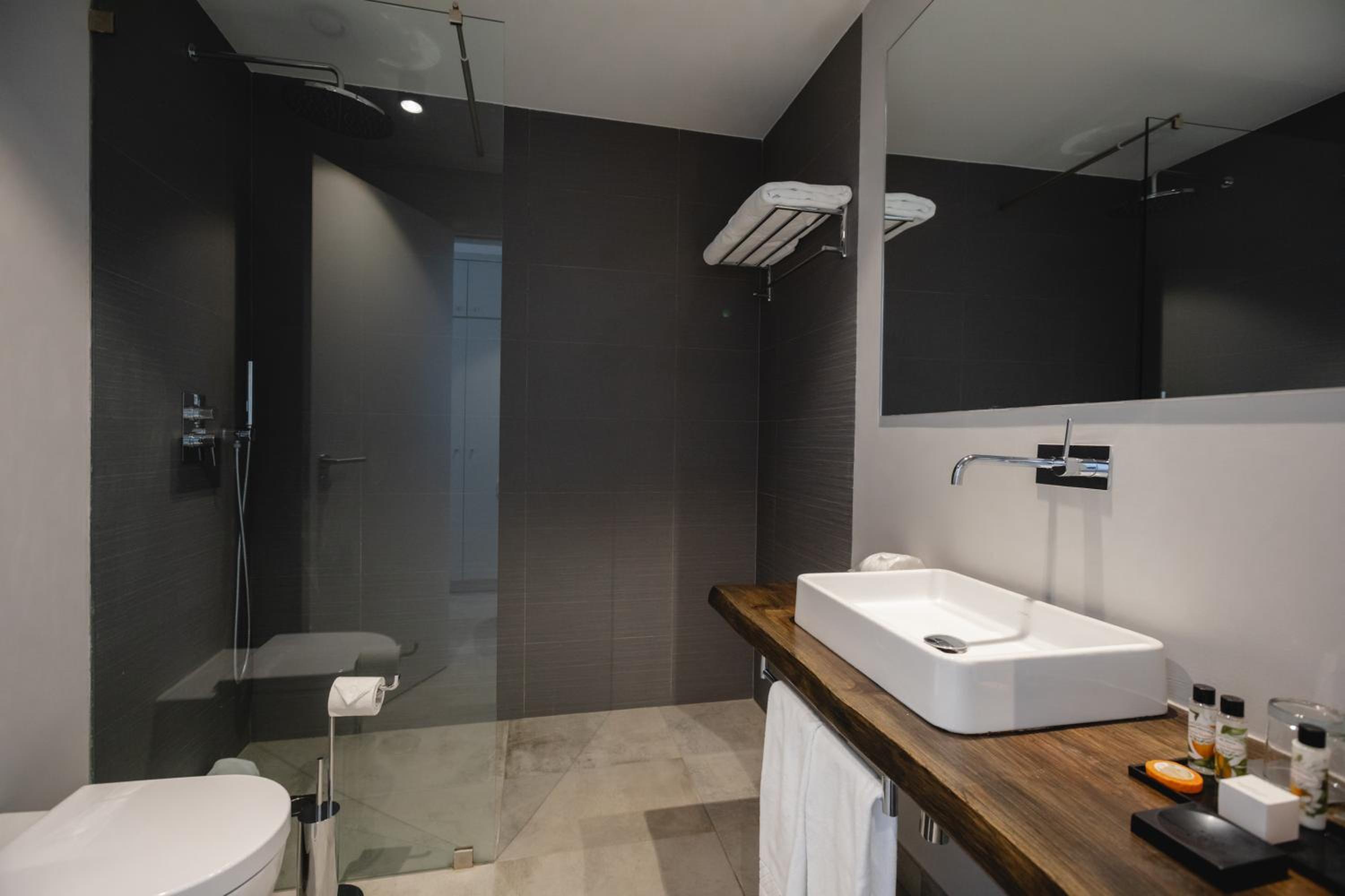 Double or Twin Room - Photo 3