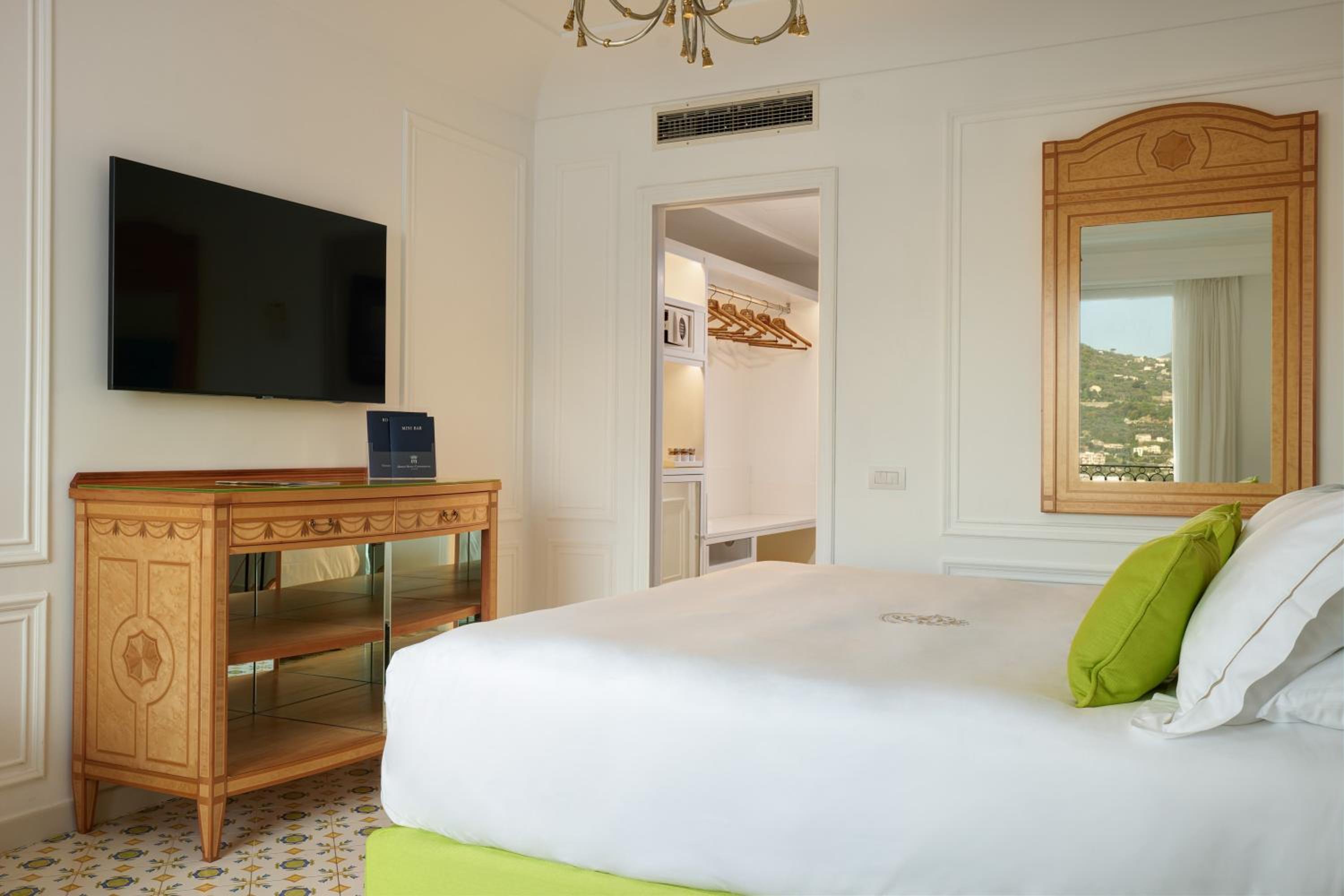 Deluxe Double or Twin Room - Photo 6