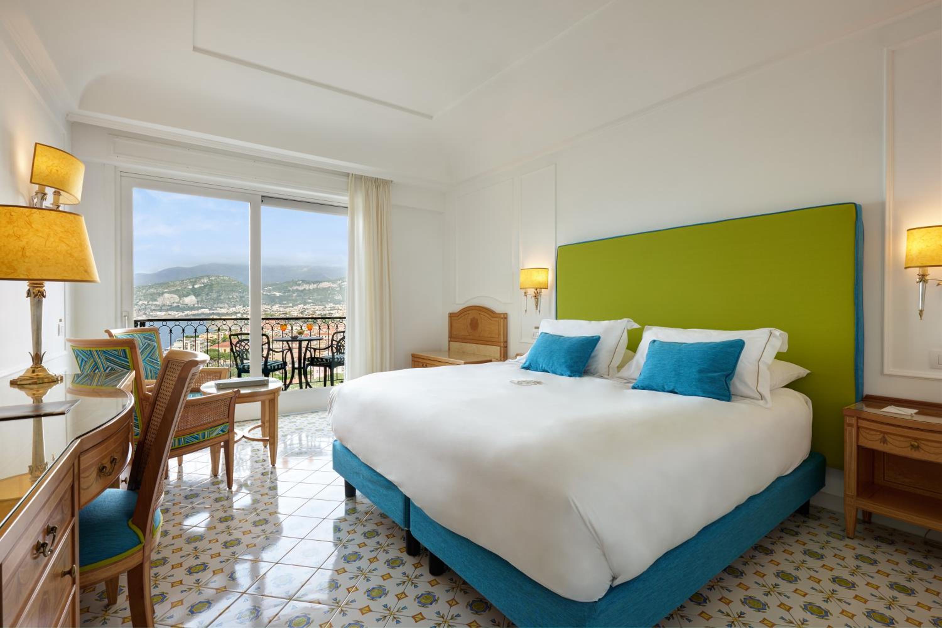 Premier Double or Twin Room with Sea View - Photo 4