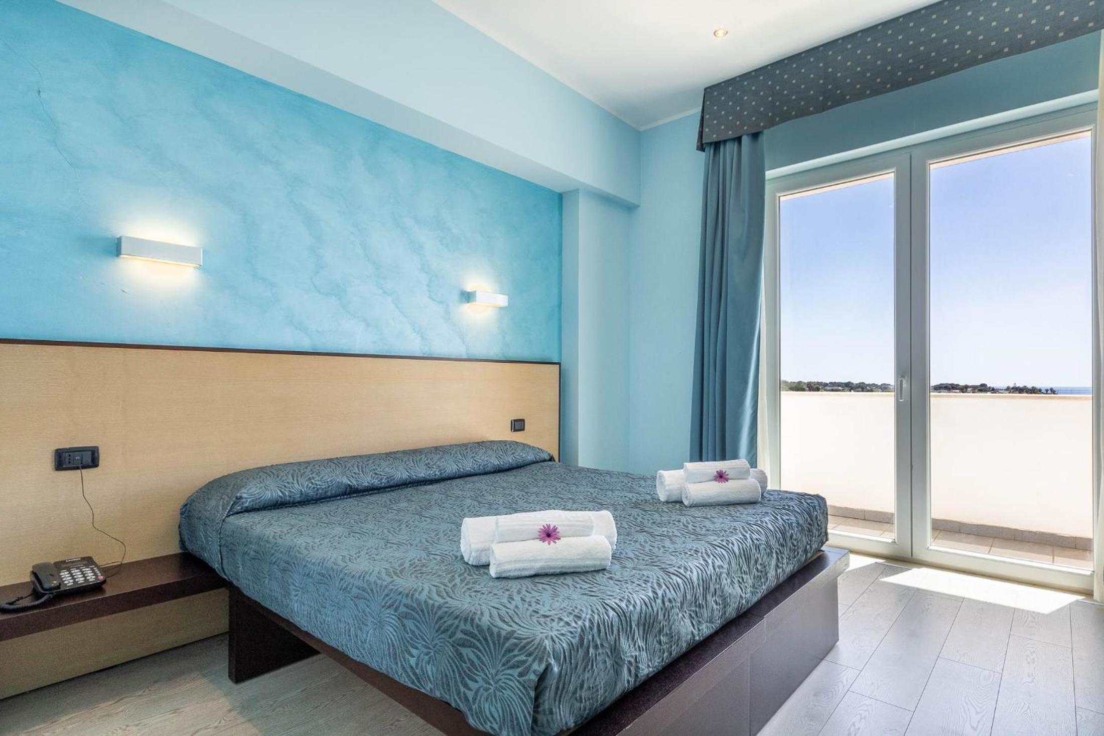 Double or Twin Room - Disability Access - Photo 1