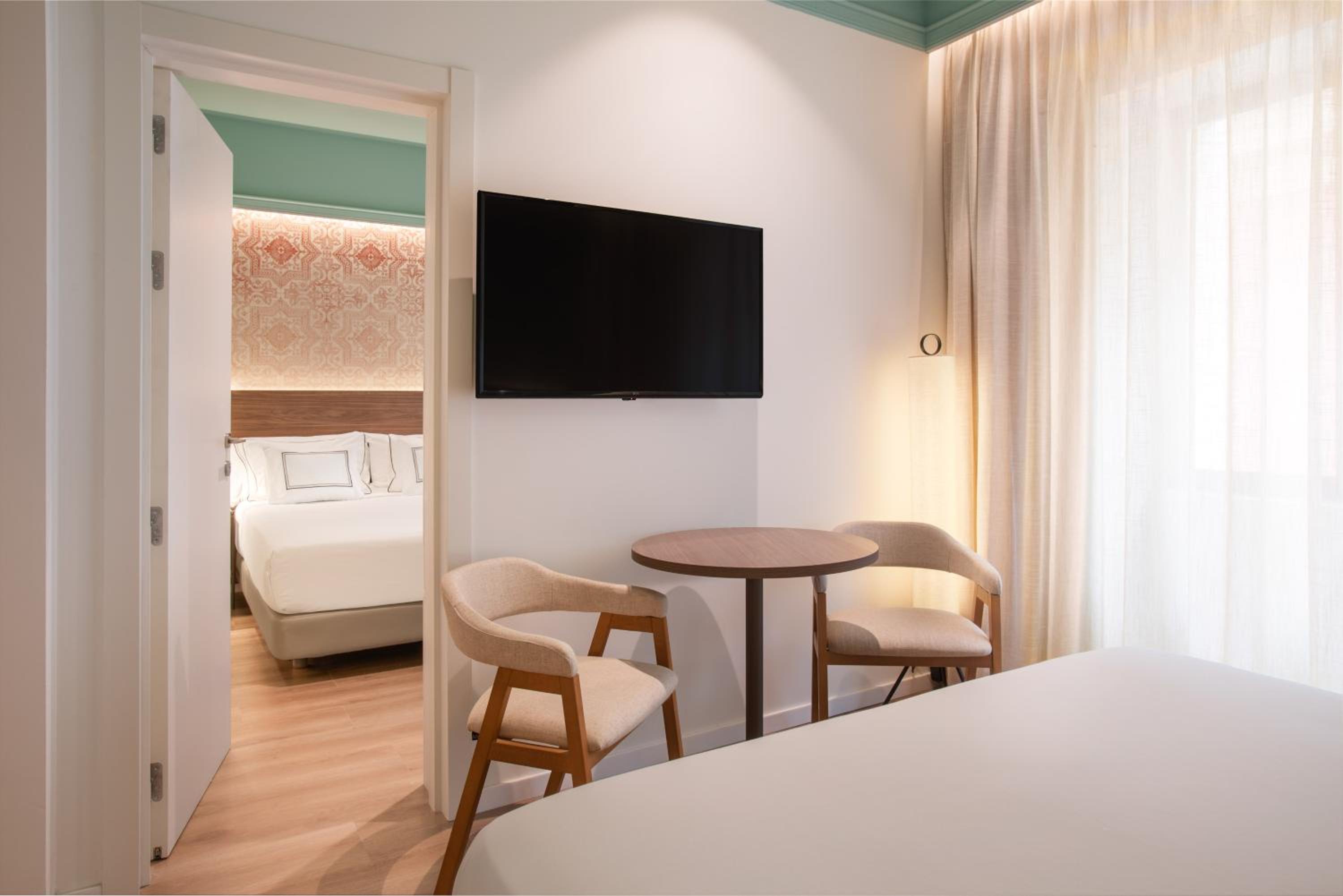 Melia Communicated Room - Photo 4