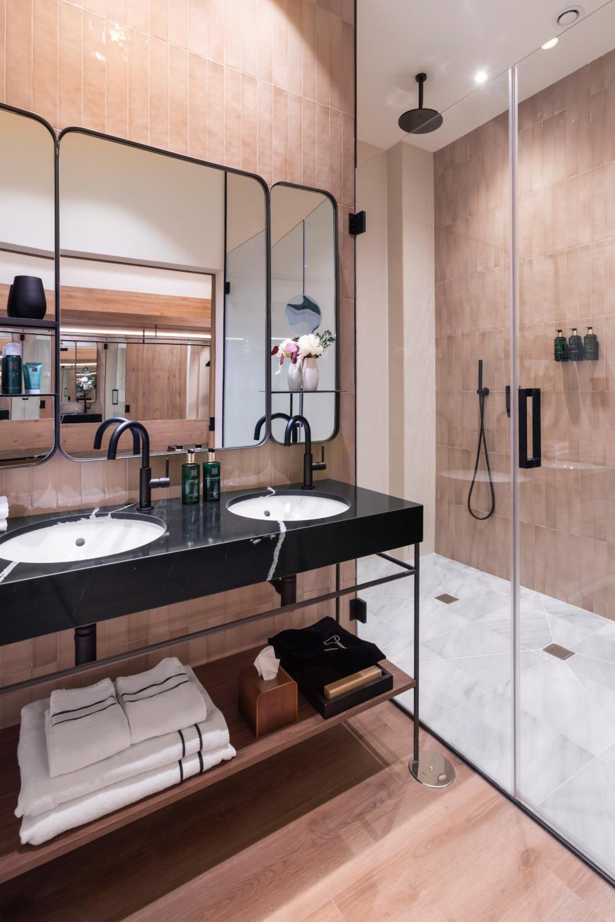 Suite The Level - Photo 8