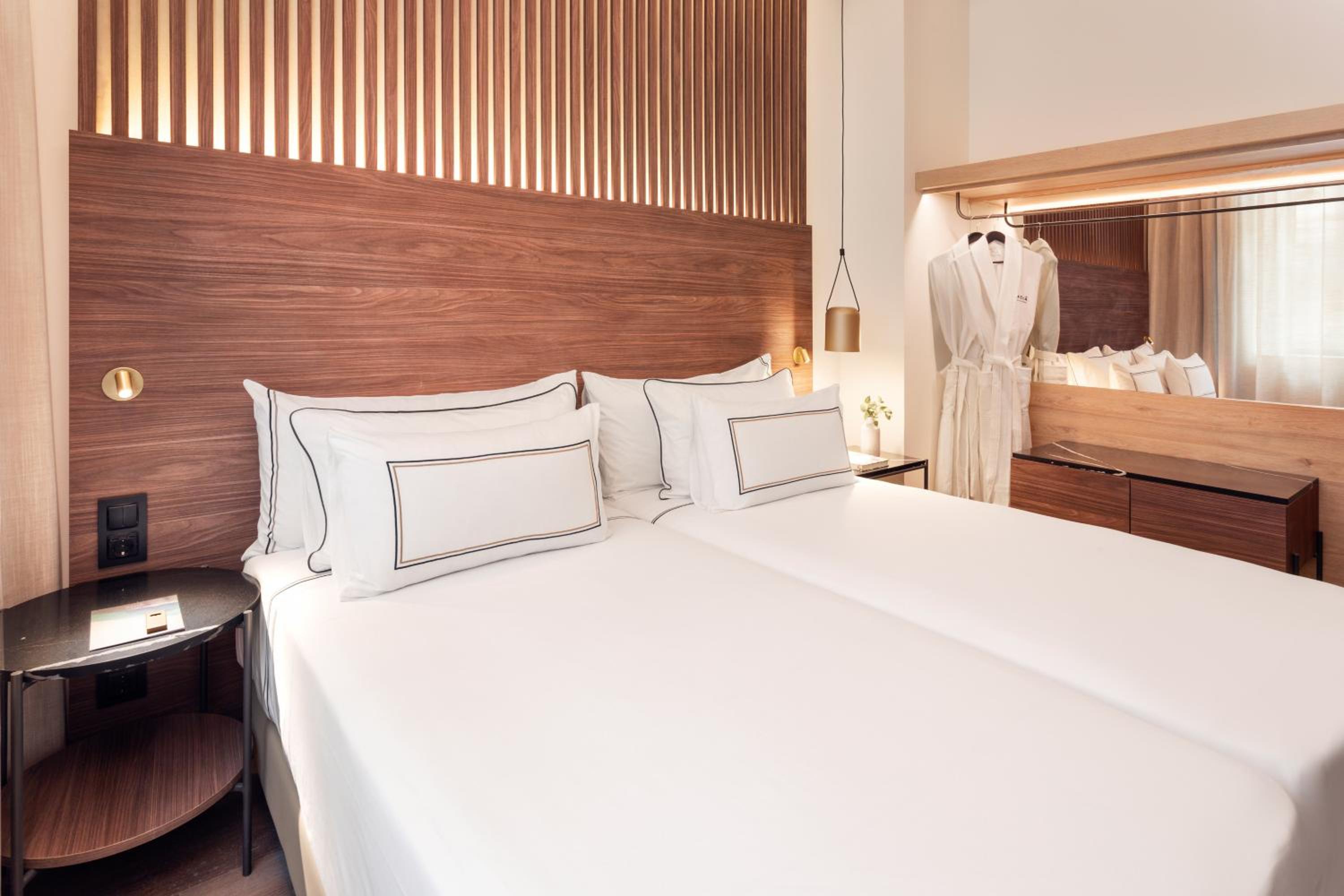 Suite The Level - Photo 1