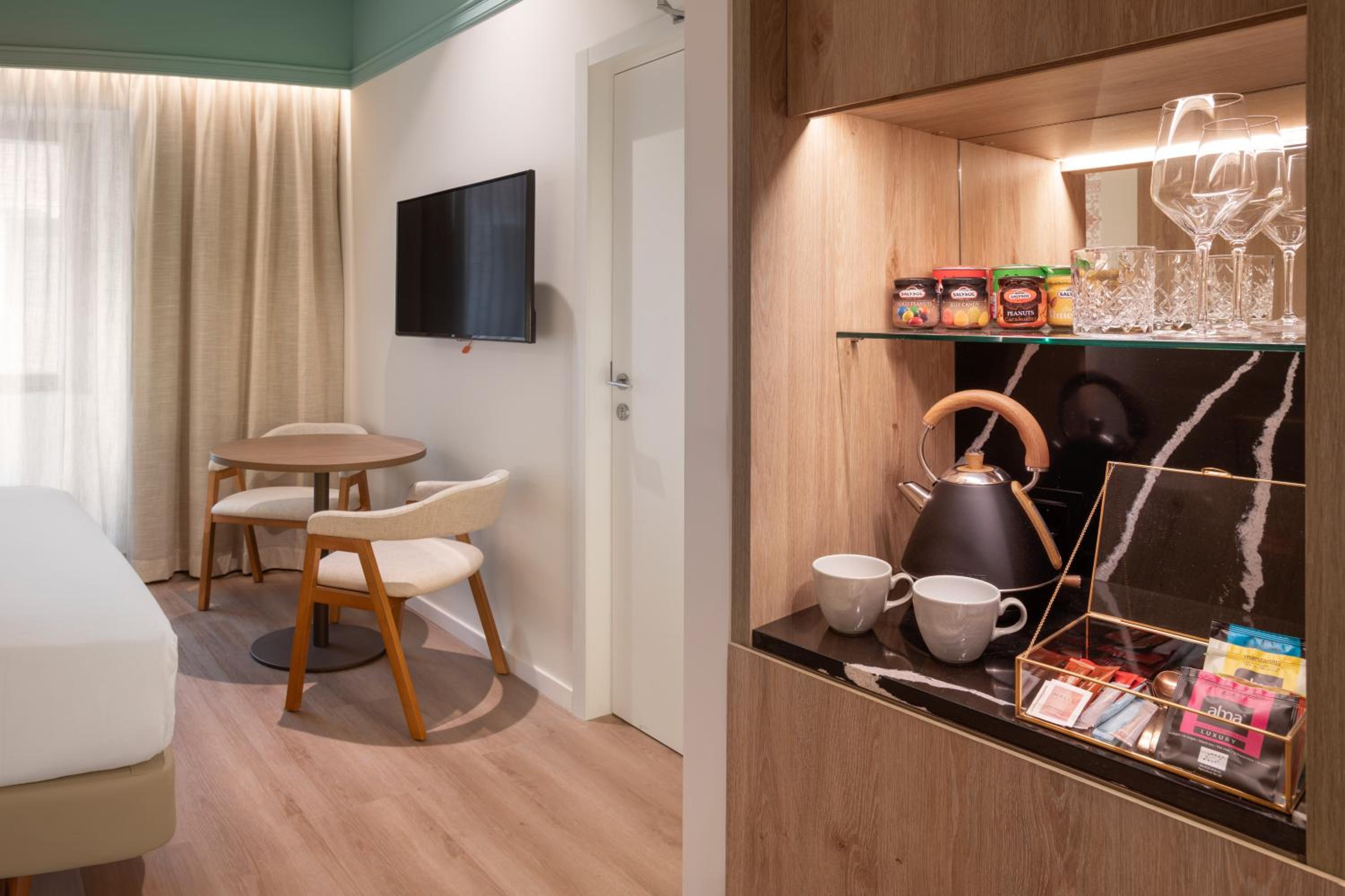 Melia Communicated Room - Photo 5
