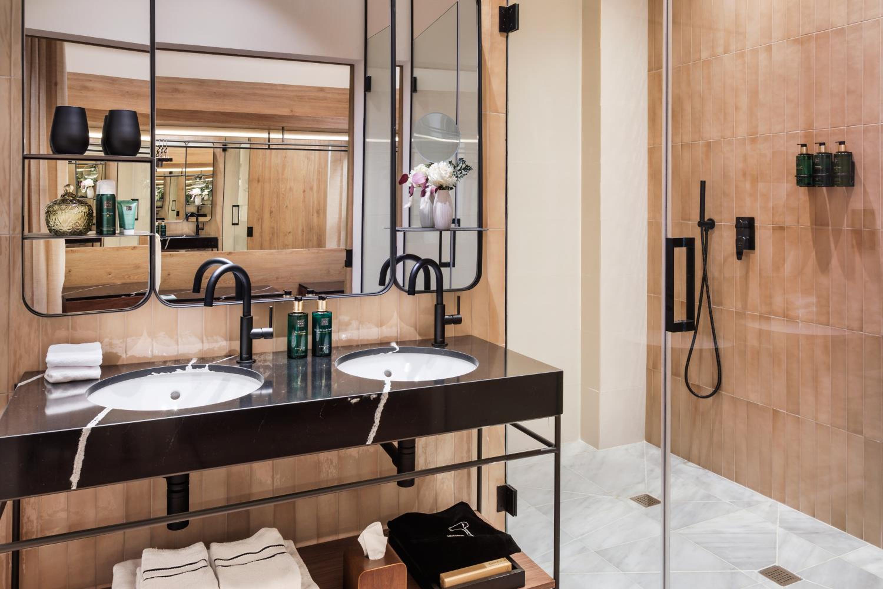 Suite The Level - Photo 5