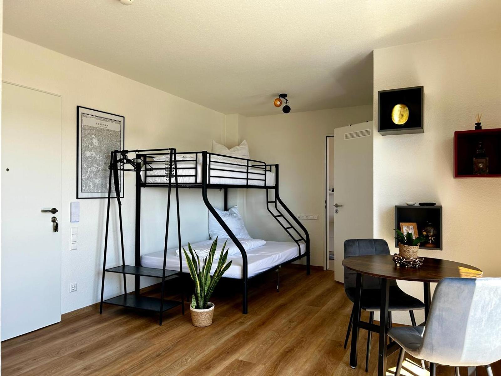 One-Bedroom Apartment photo 1