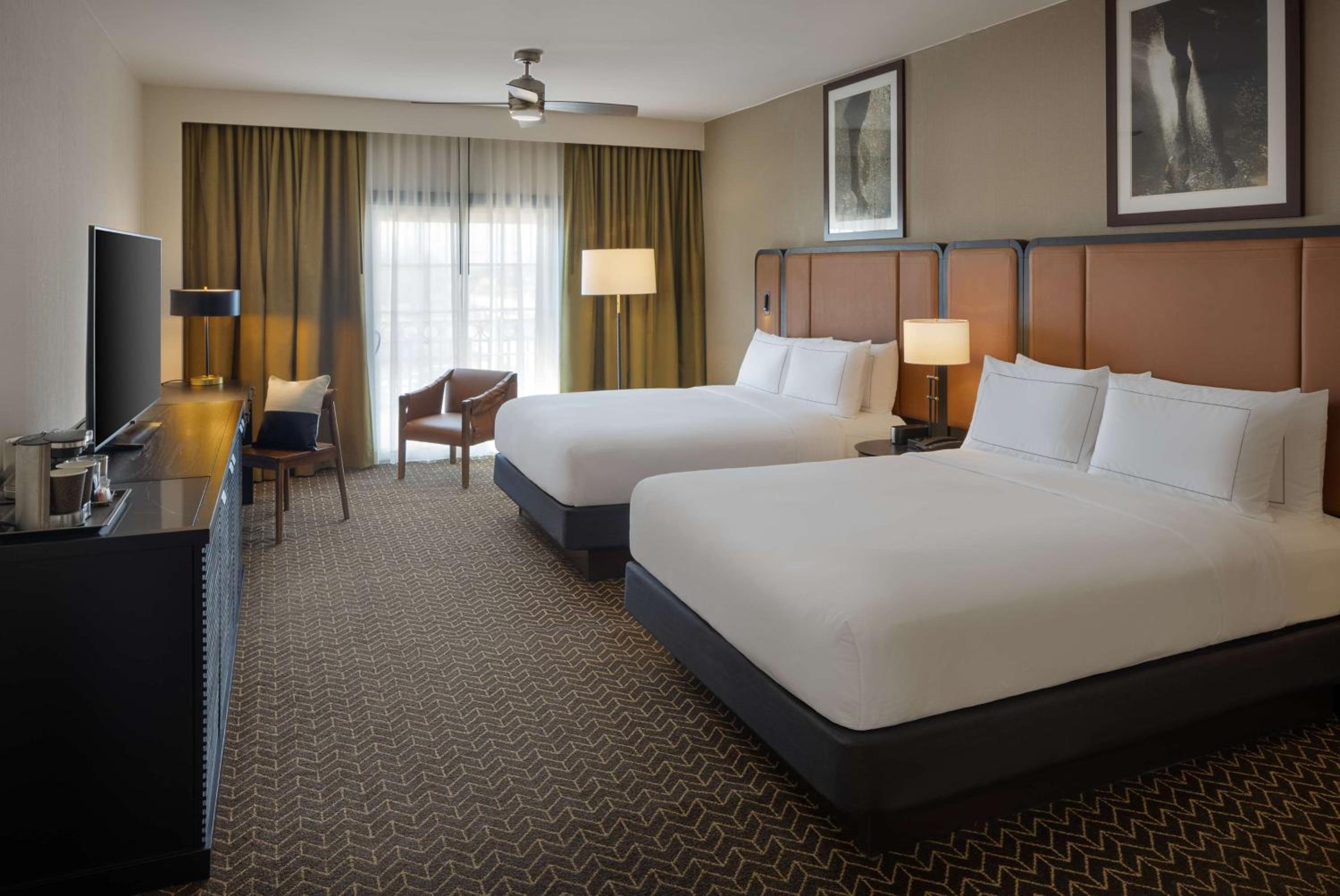 Queen Room with Two Queen Beds and Exterior View - Photo 4