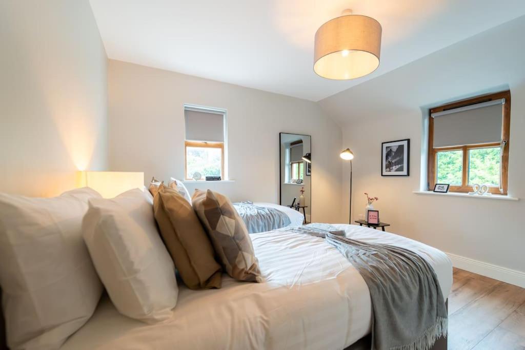 Three-Bedroom House photo 2