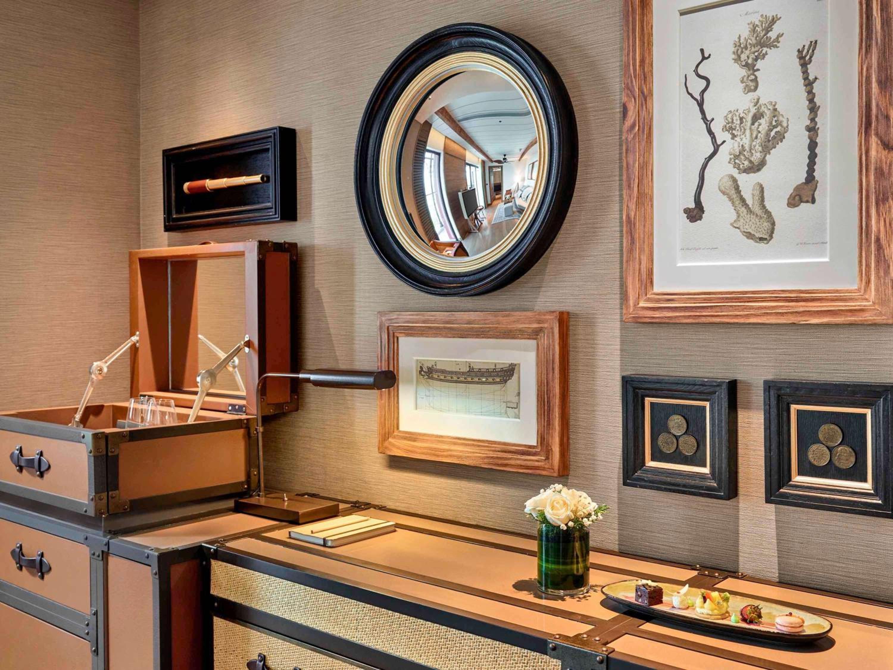 Admiral Suite with Balcony and Ocean Front View - Club Lounge Complimentary - Photo 3
