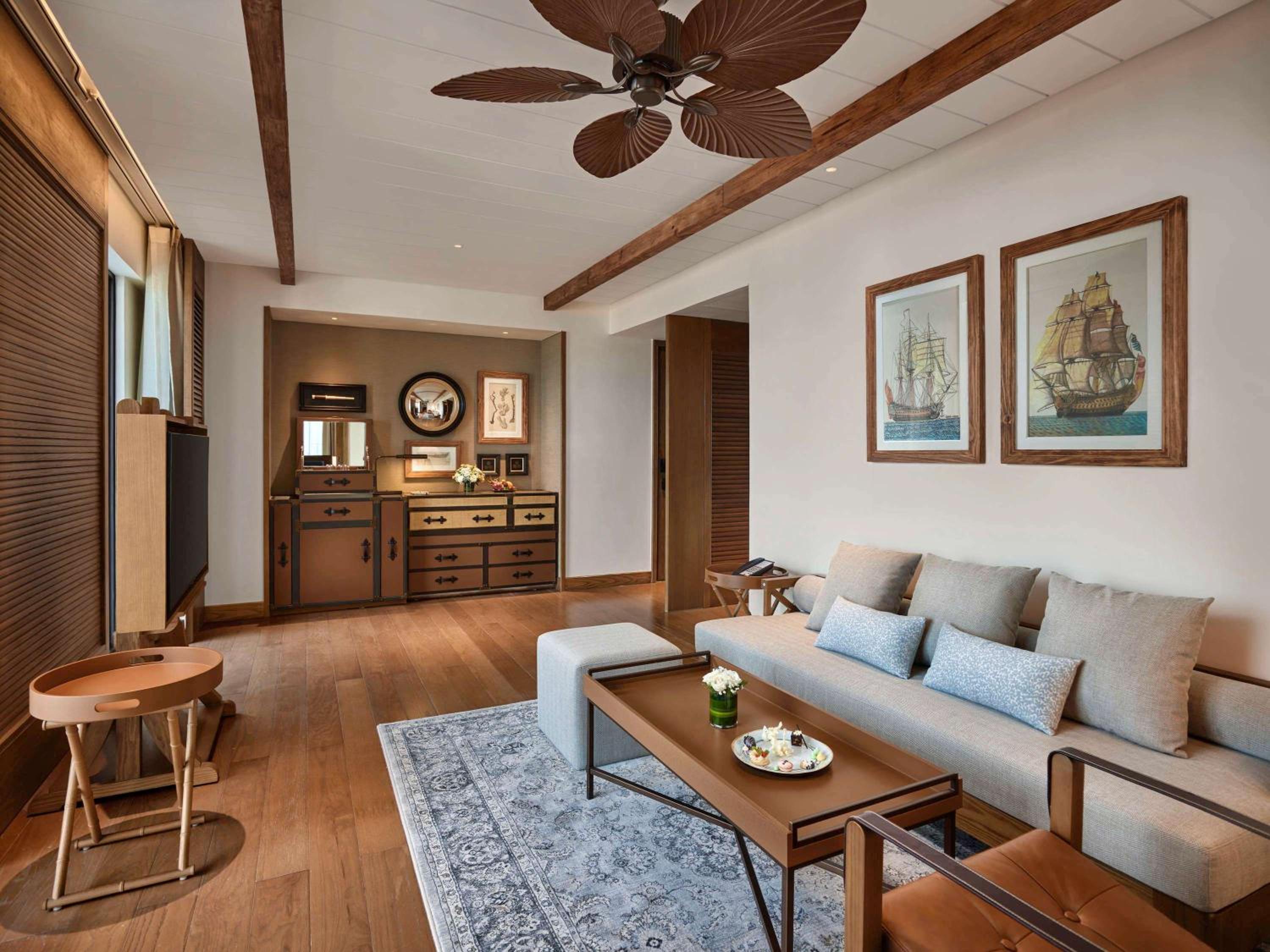 Admiral Suite with Balcony and Ocean Front View - Club Lounge Complimentary - Photo 5