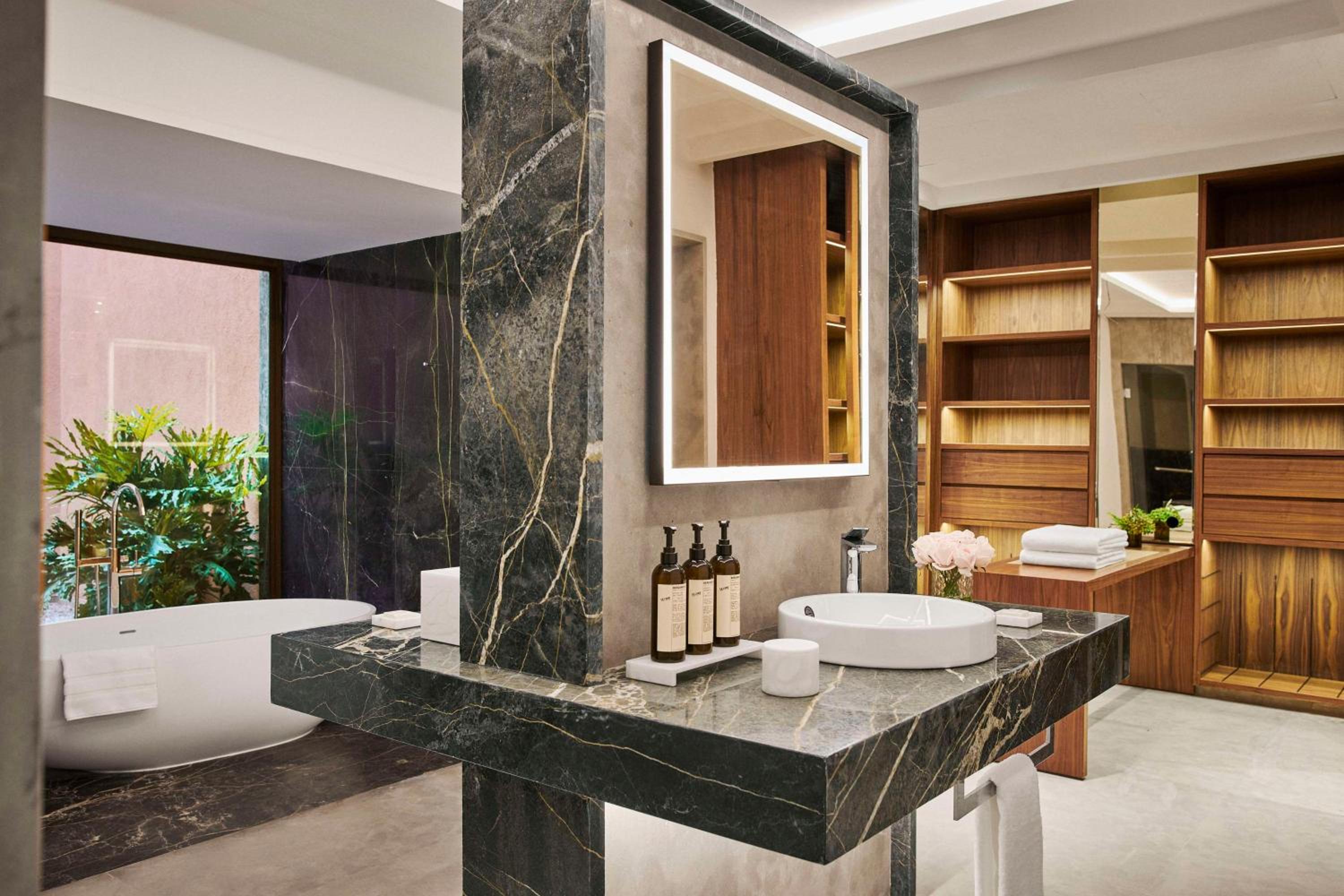 Two-Bedroom Family Suite - Photo 7