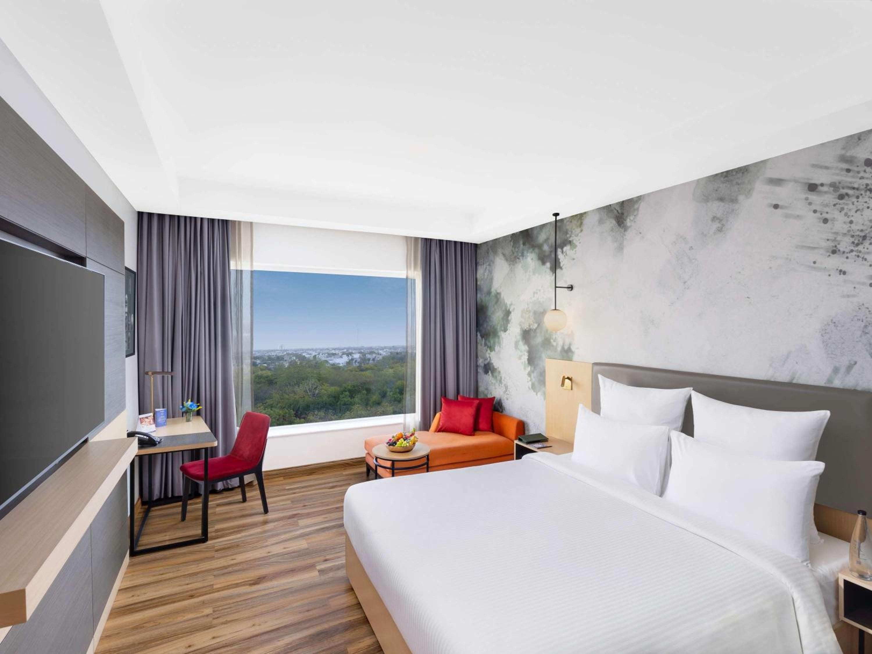 Superior Double Room - City Side/Non-Smoking: Avail 15% Off on SPA, 15% off on Food and Soft Beverages,Buy 1 Get 1 on drinks (11 AM-7 PM) at GB*, Free Gaming Zone access, Complimentary Wellness Access, Kids stay Complimentary - Photo 1