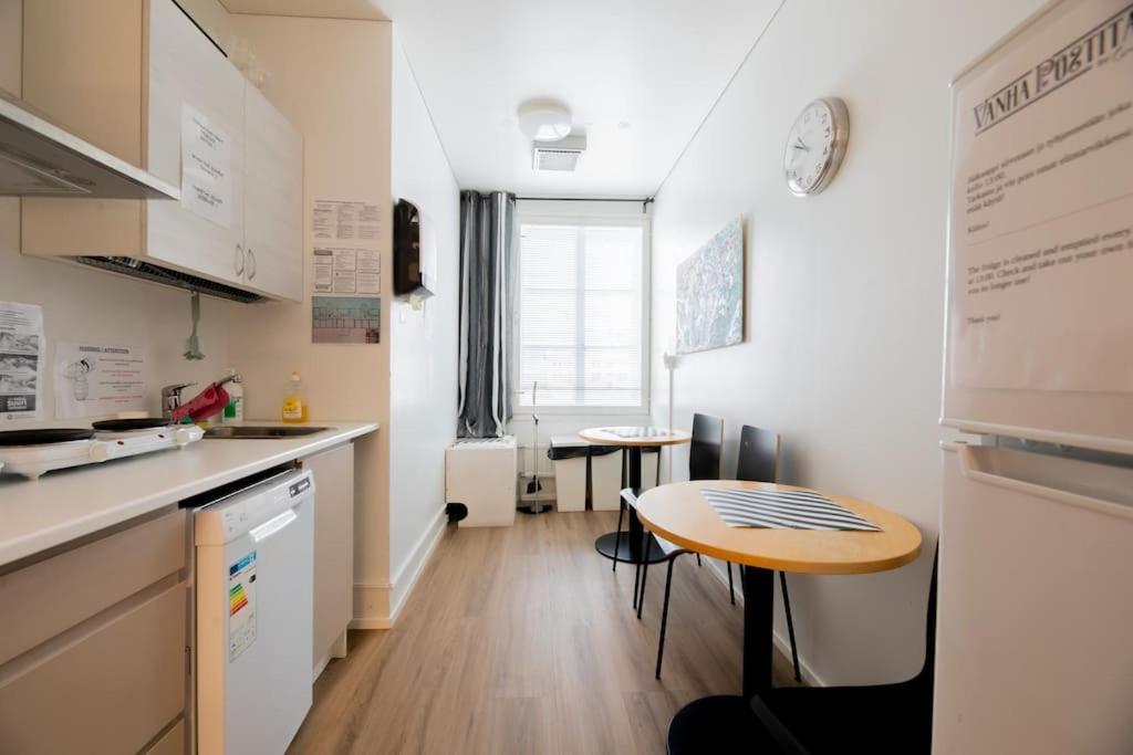 Single Room with Shared Bathroom photo 2