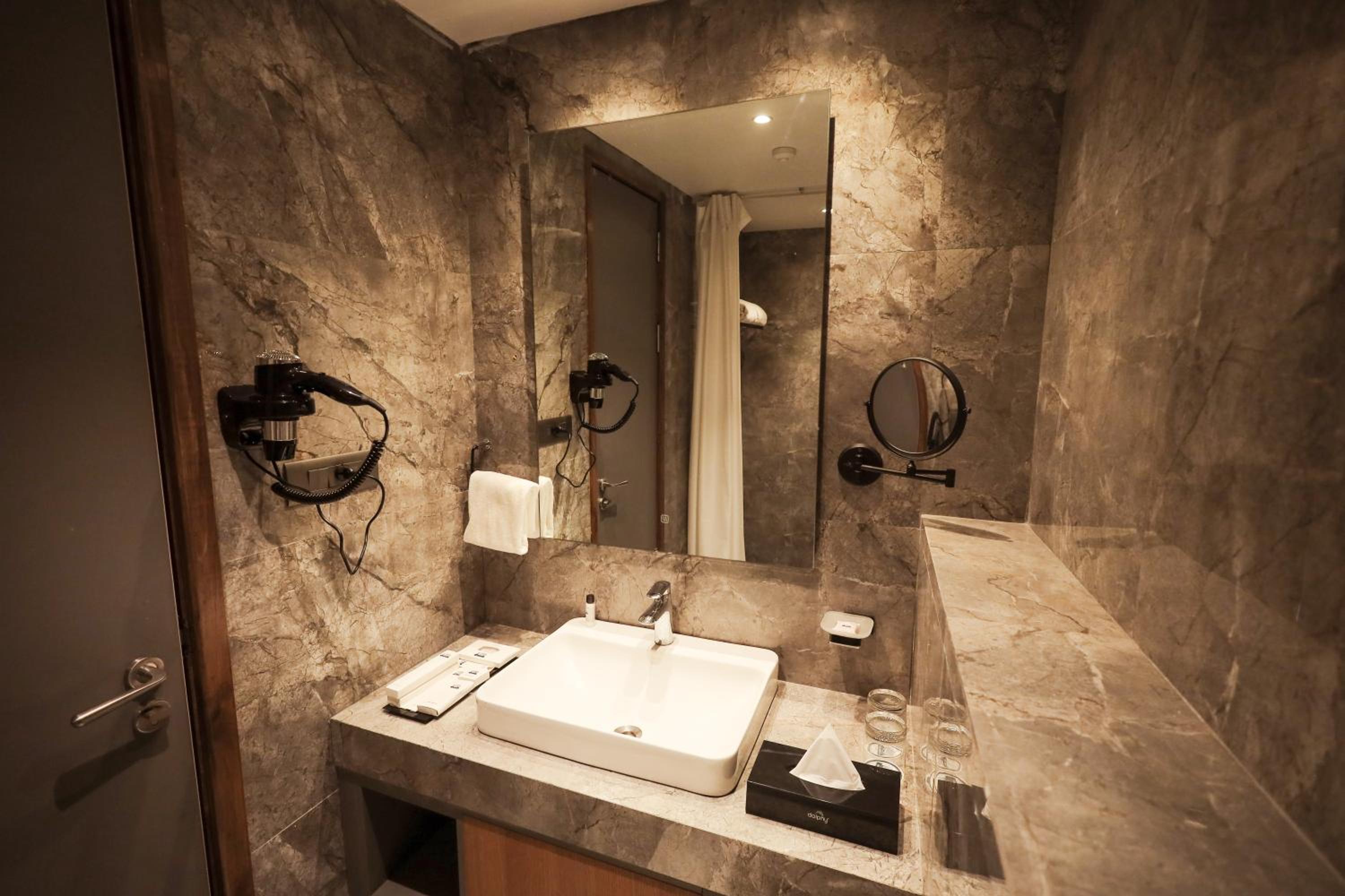 One Bedroom Suite King - Photo 2