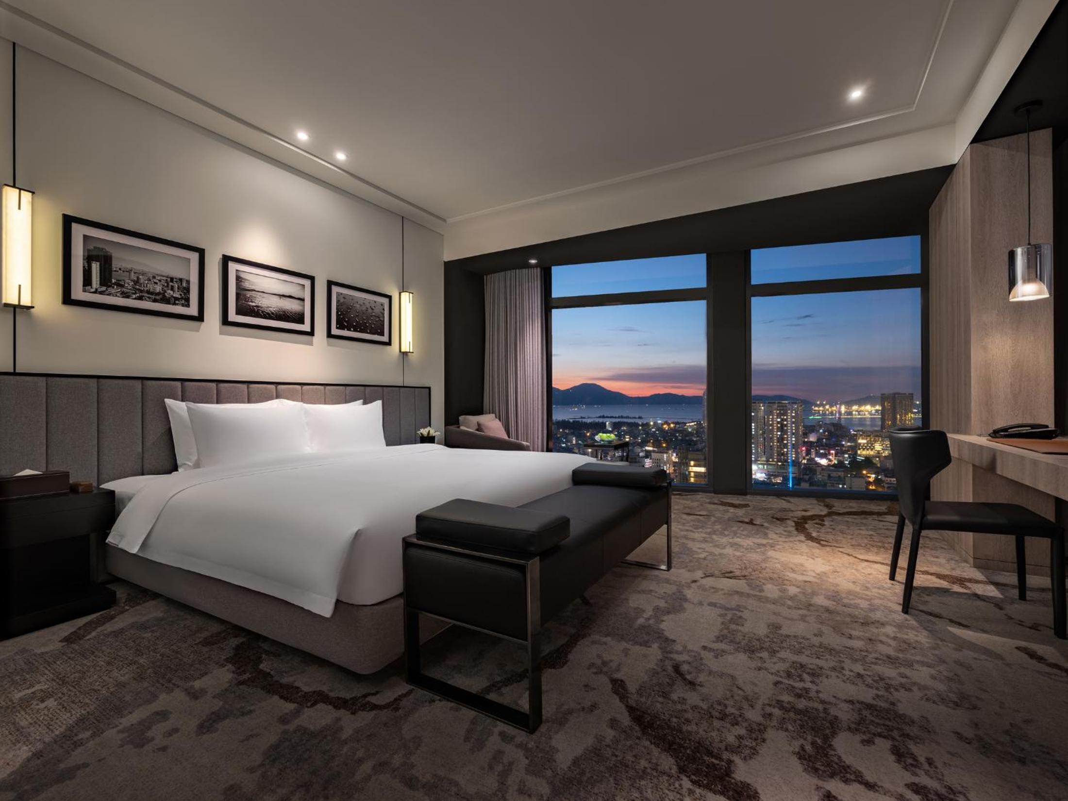 Premium River King Room With Bathtub - Club Lounge Access - Photo 3