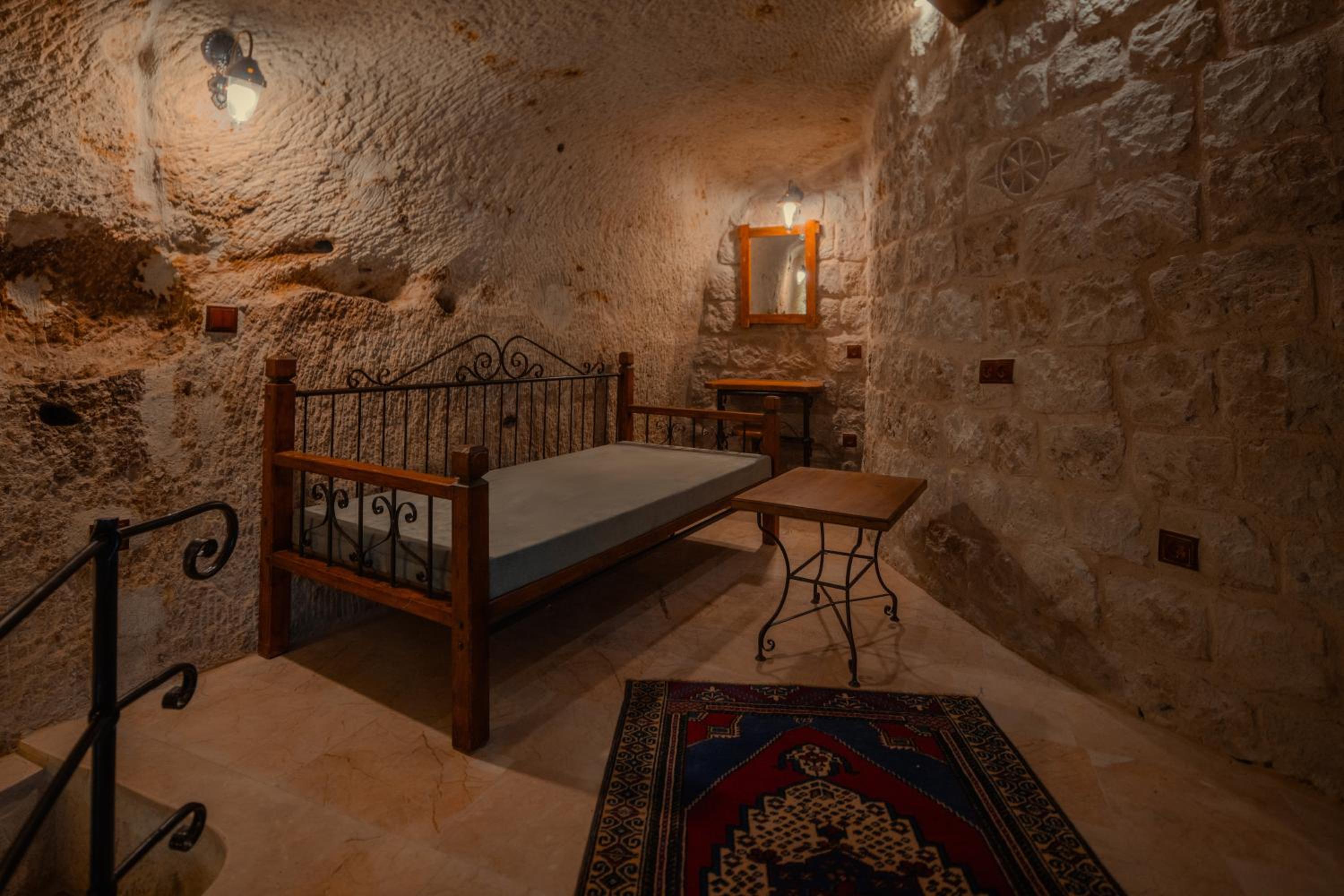 Deluxe Double Room (2 Adults + 1 Child) - Photo 5