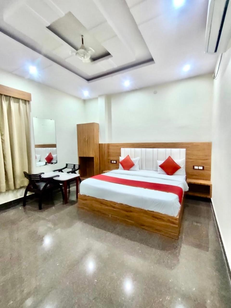 One-Bedroom House photo 1