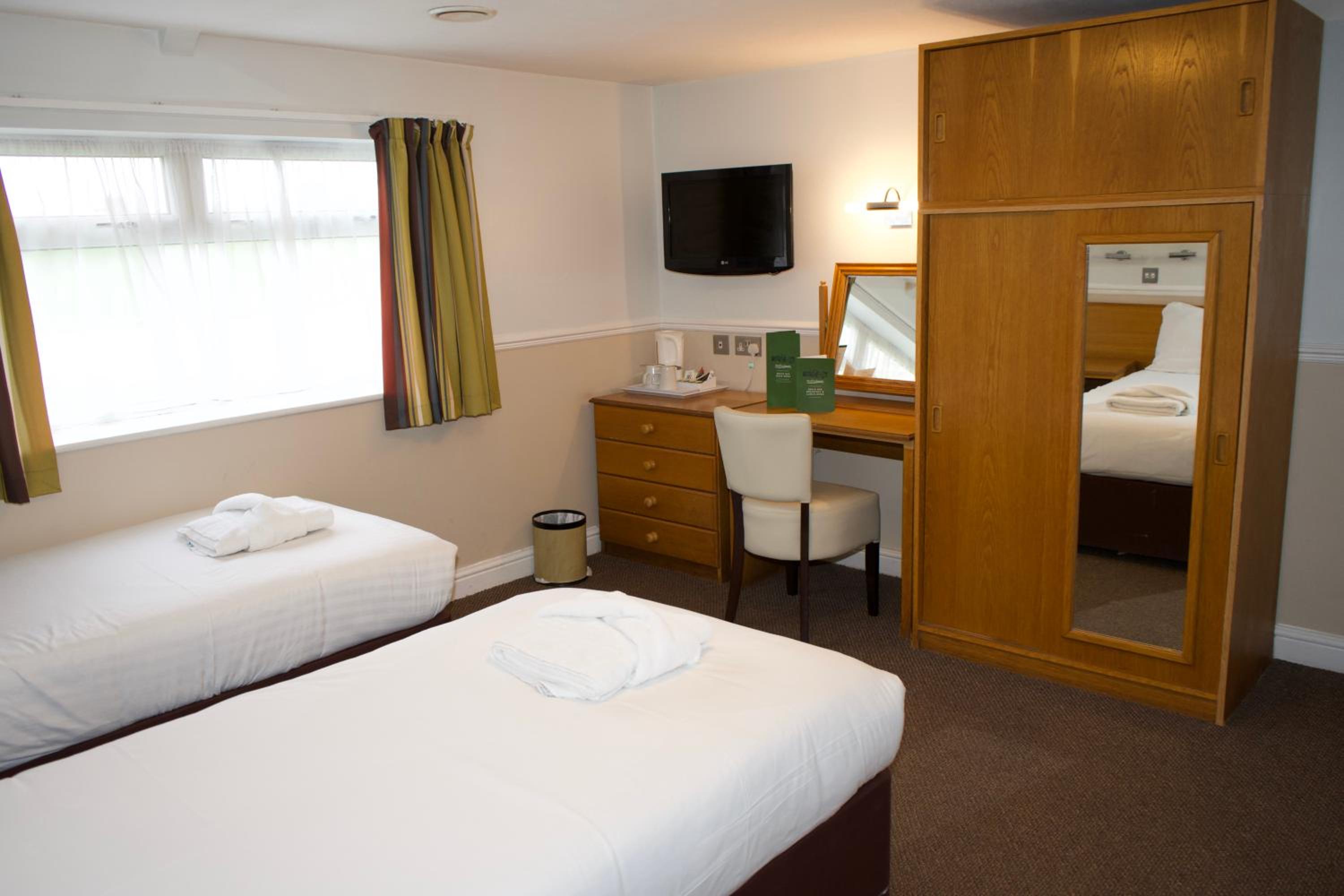Lodge Twin Room - Photo 3