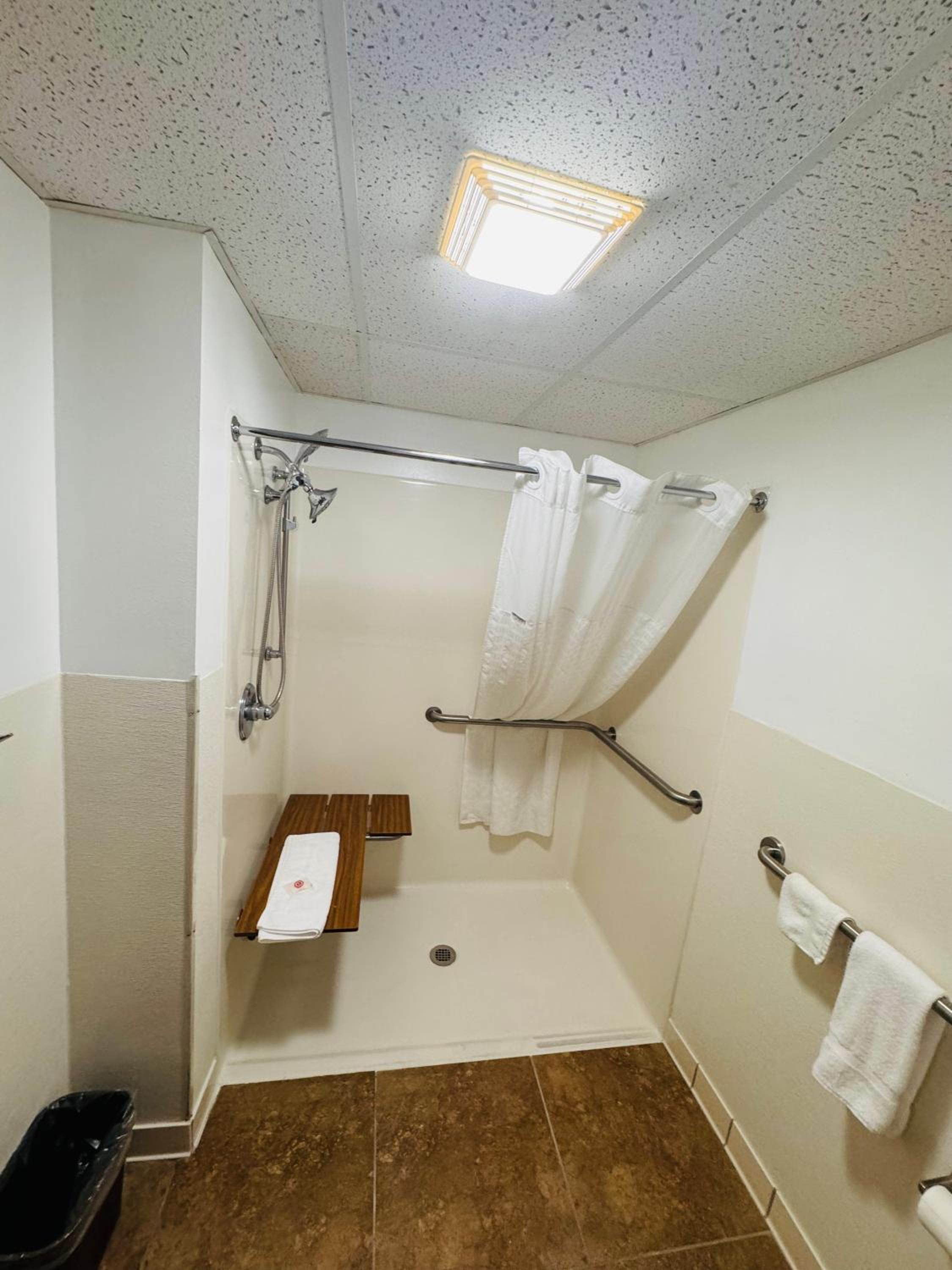 Forest City Inn, Billede 11