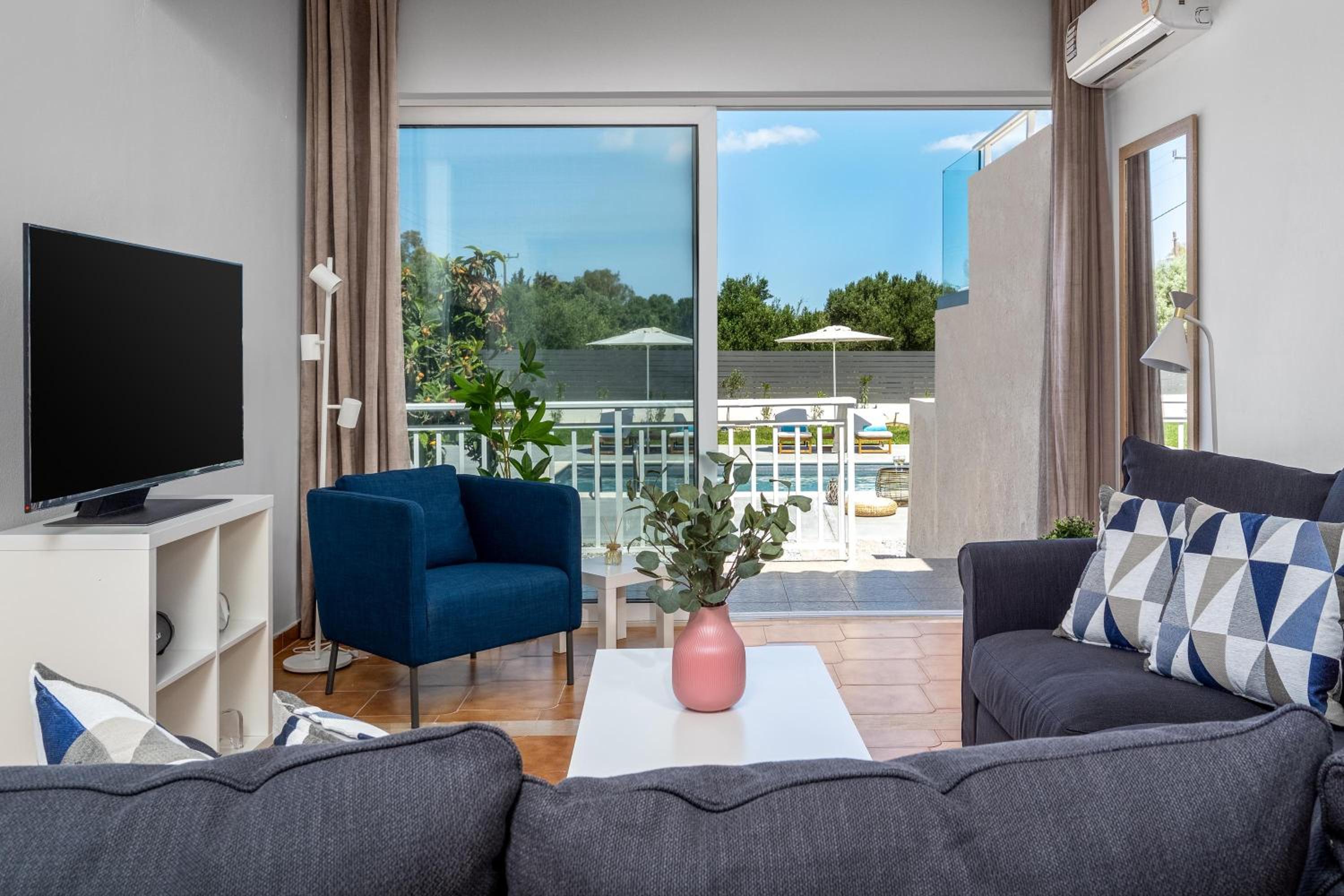 Three-Bedroom Villa photo 1