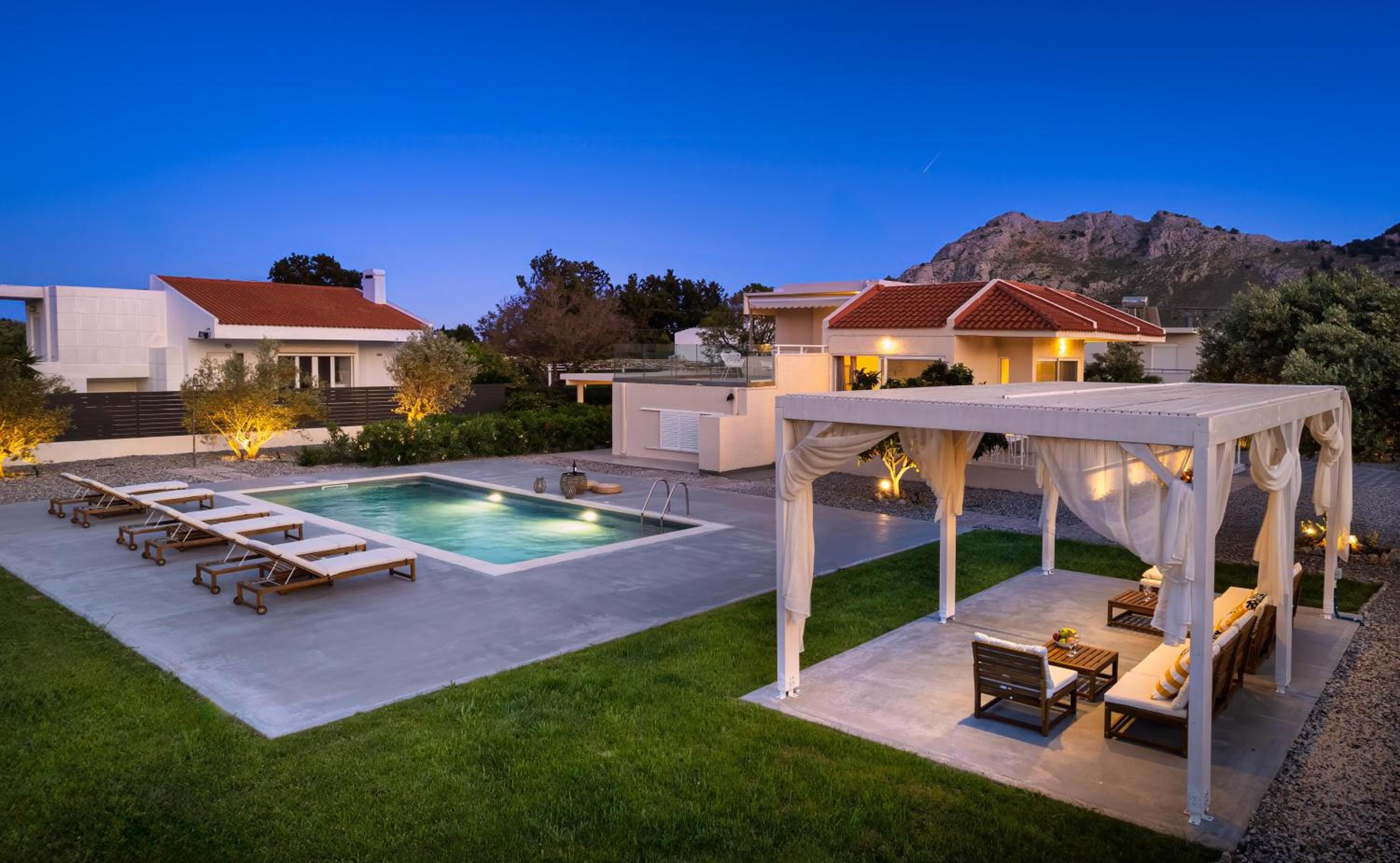 Three-Bedroom Villa photo 2