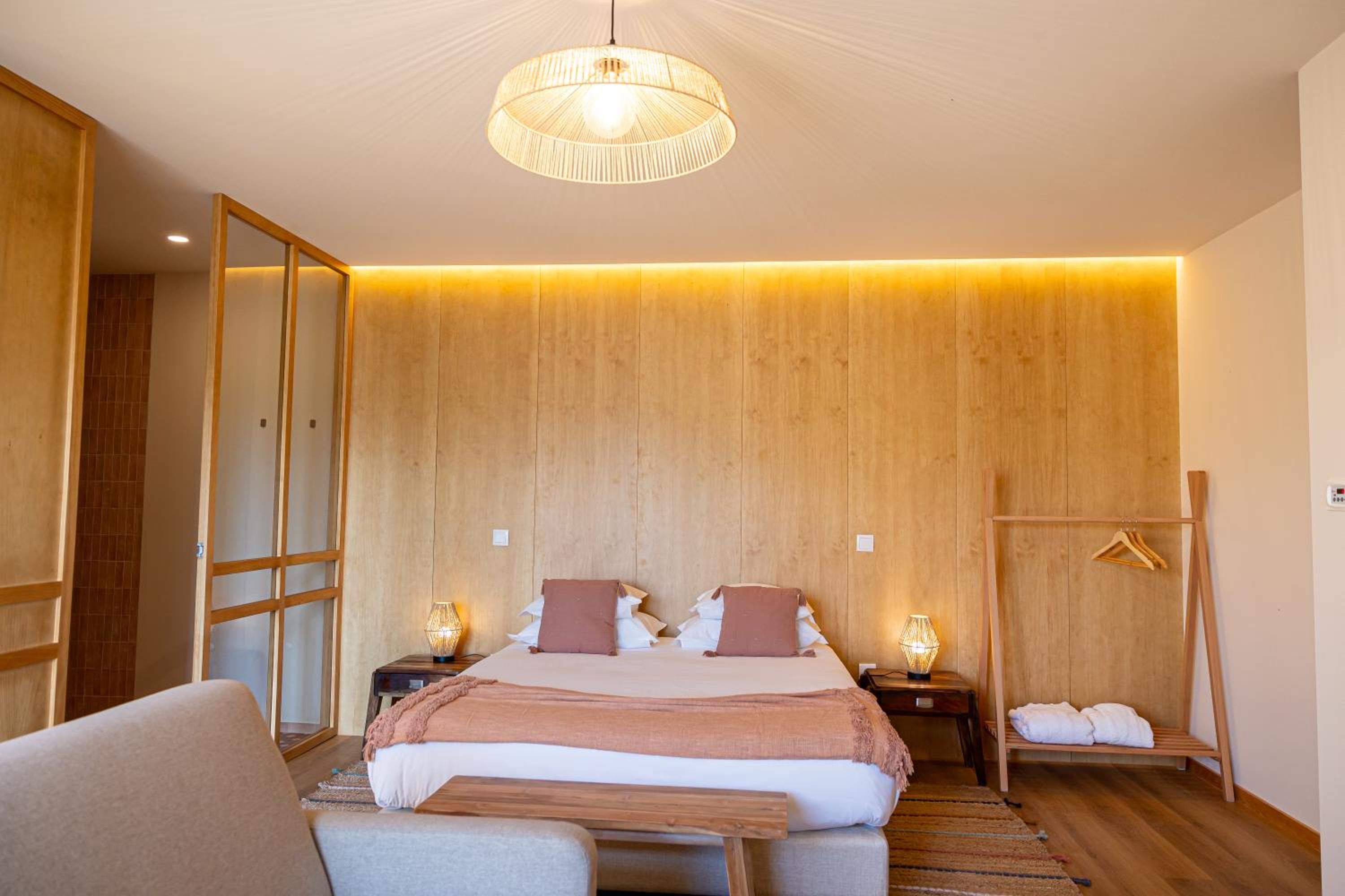Deluxe Suite with Spa Bath photo 2