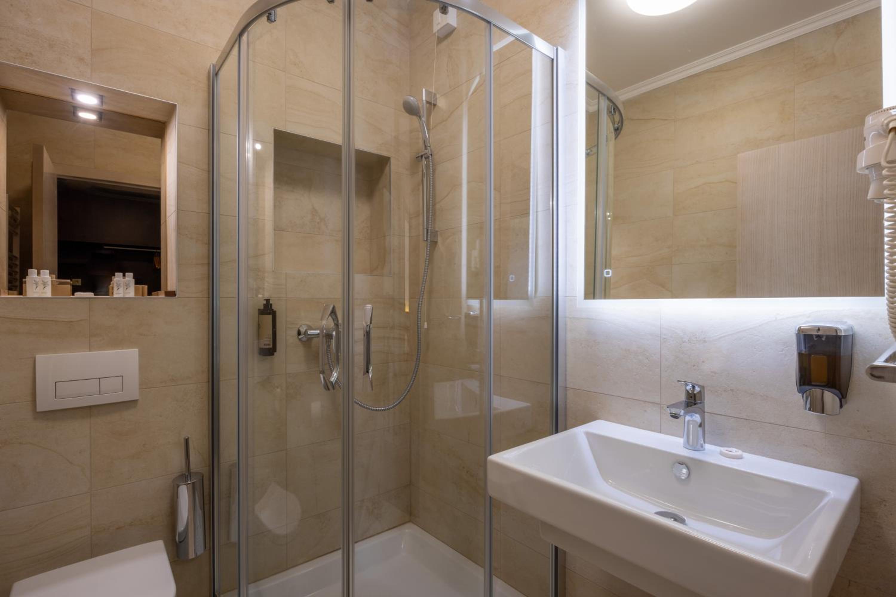 Twin Room - Photo 2