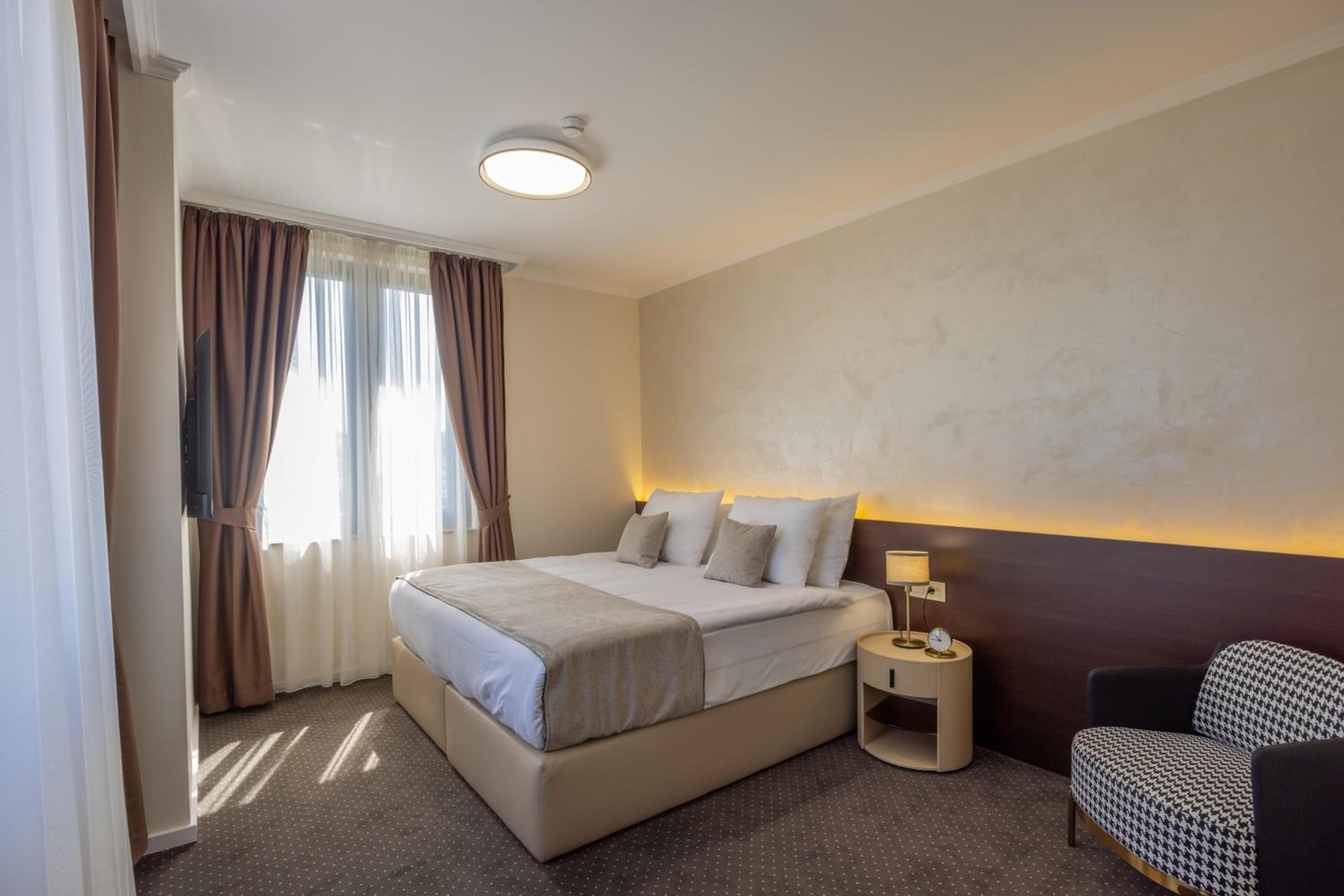 Superior Double Room - Photo 1
