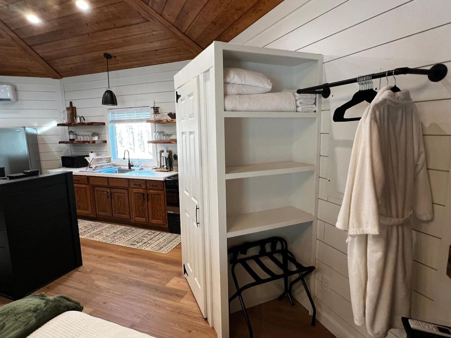 One-Bedroom House photo 2