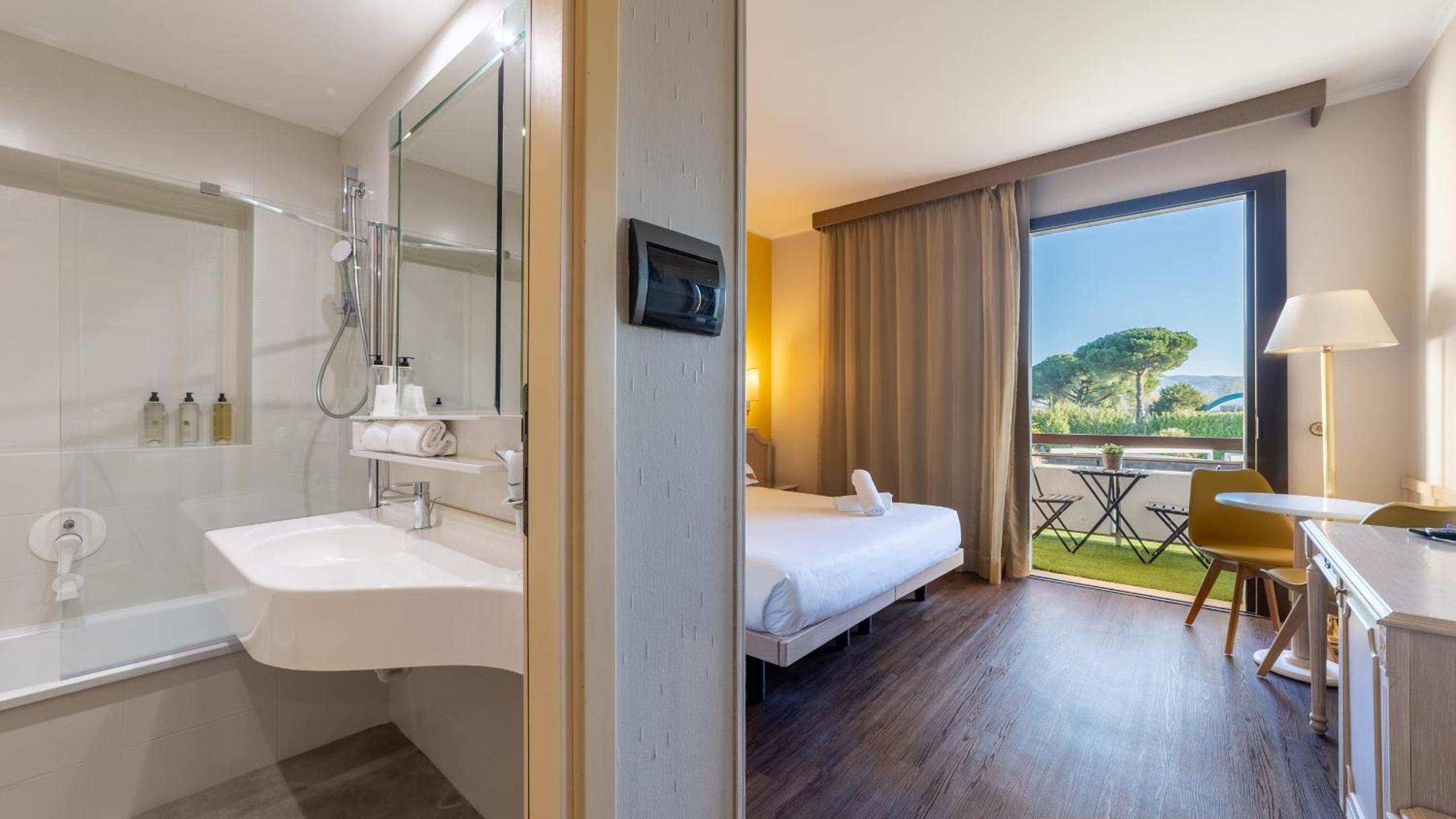 Comfort Double Room with Balcony and Spa Access photo 1