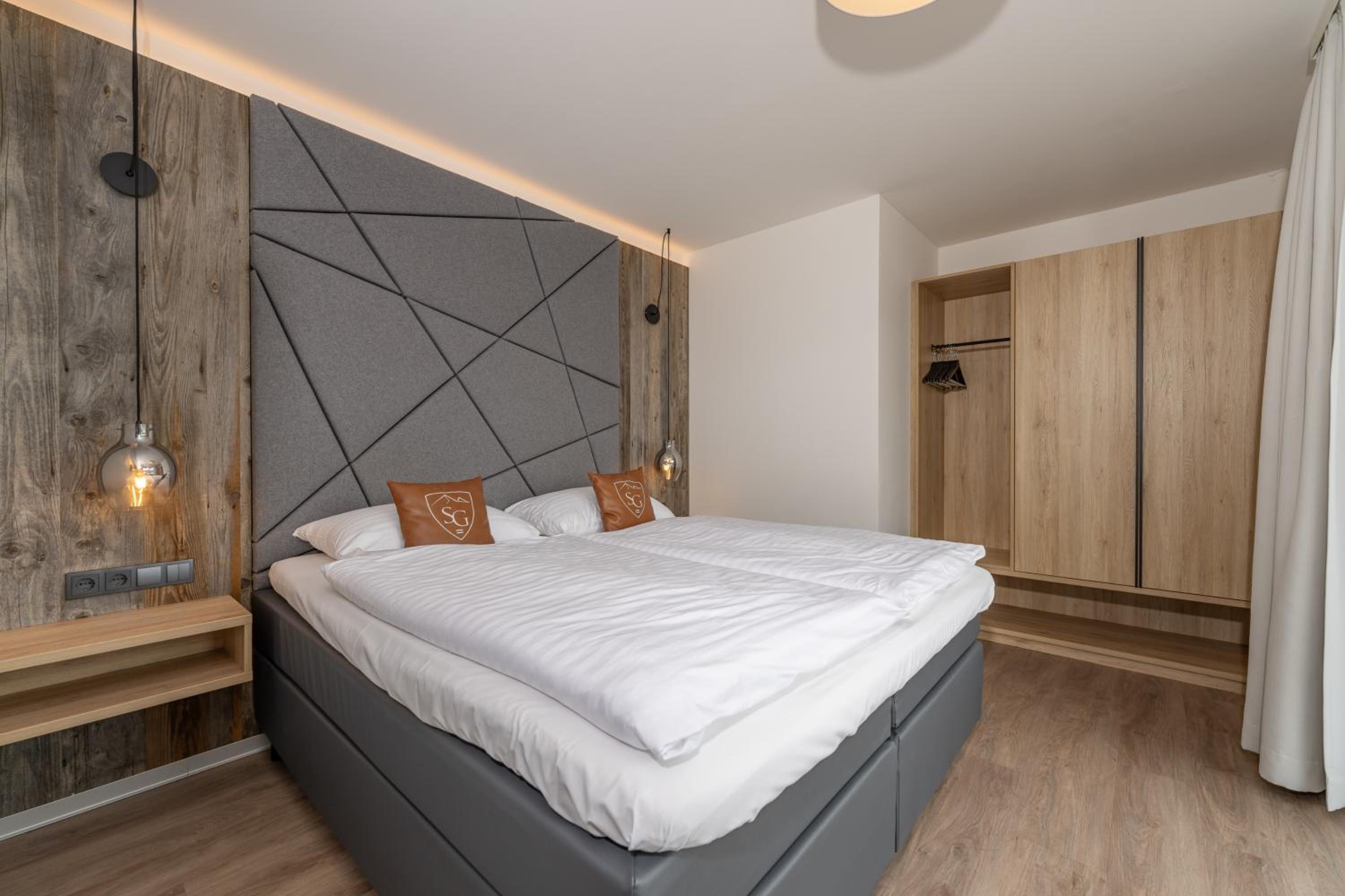 One-Bedroom Suite - Photo 3
