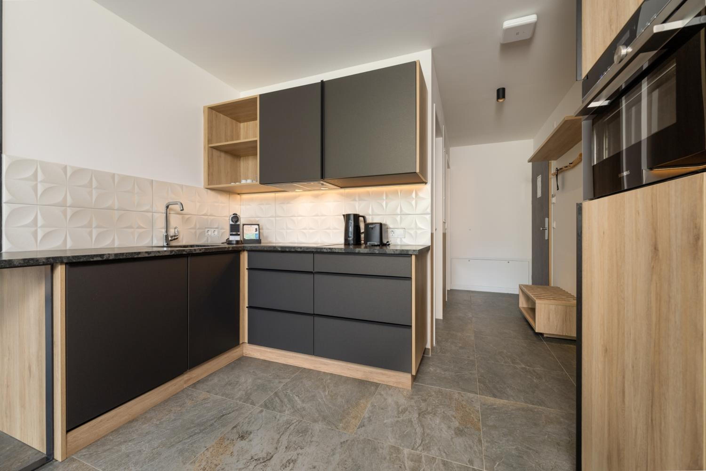 One-Bedroom Suite - Photo 10