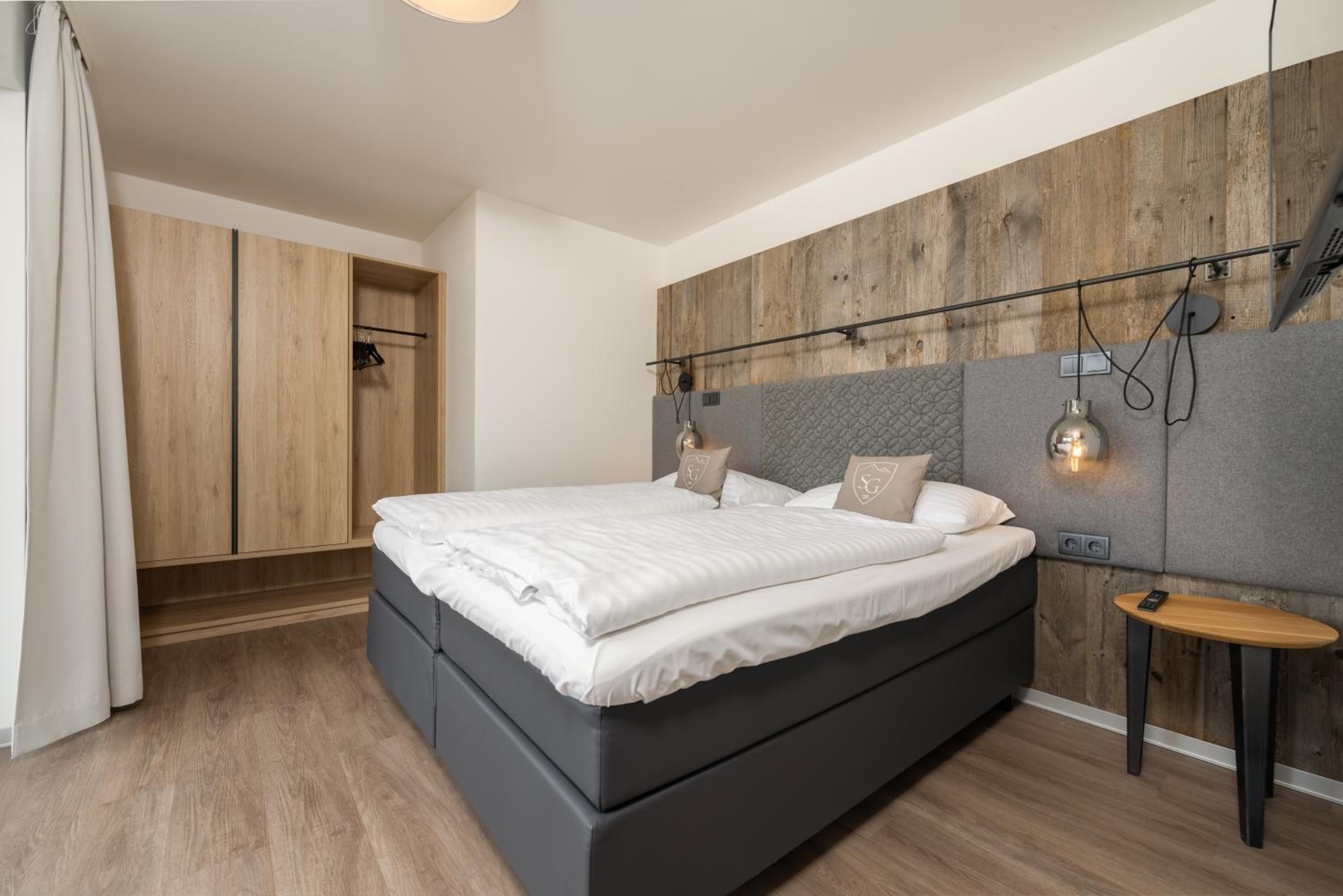 One-Bedroom Suite - Photo 8
