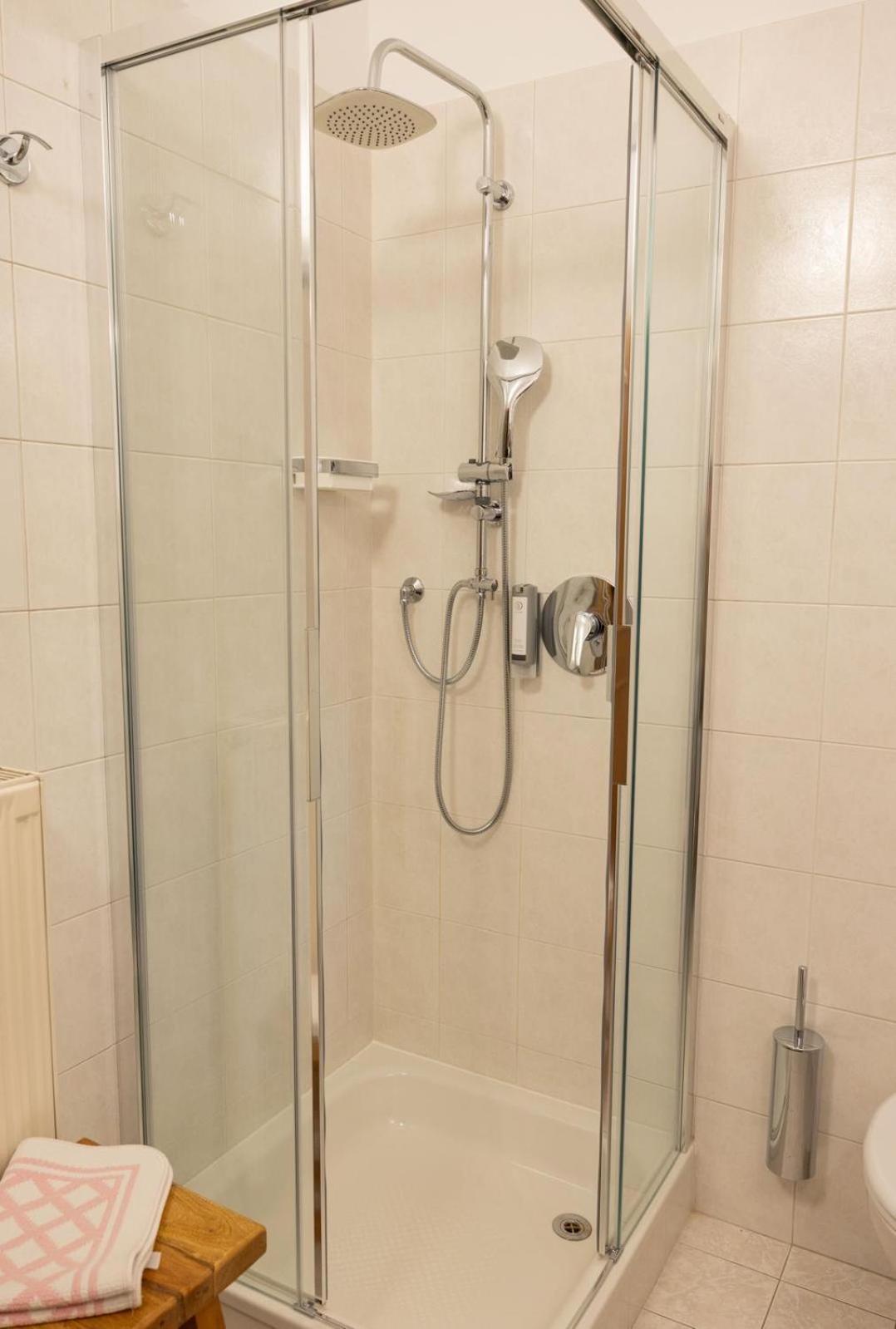 Double Room - Photo 8