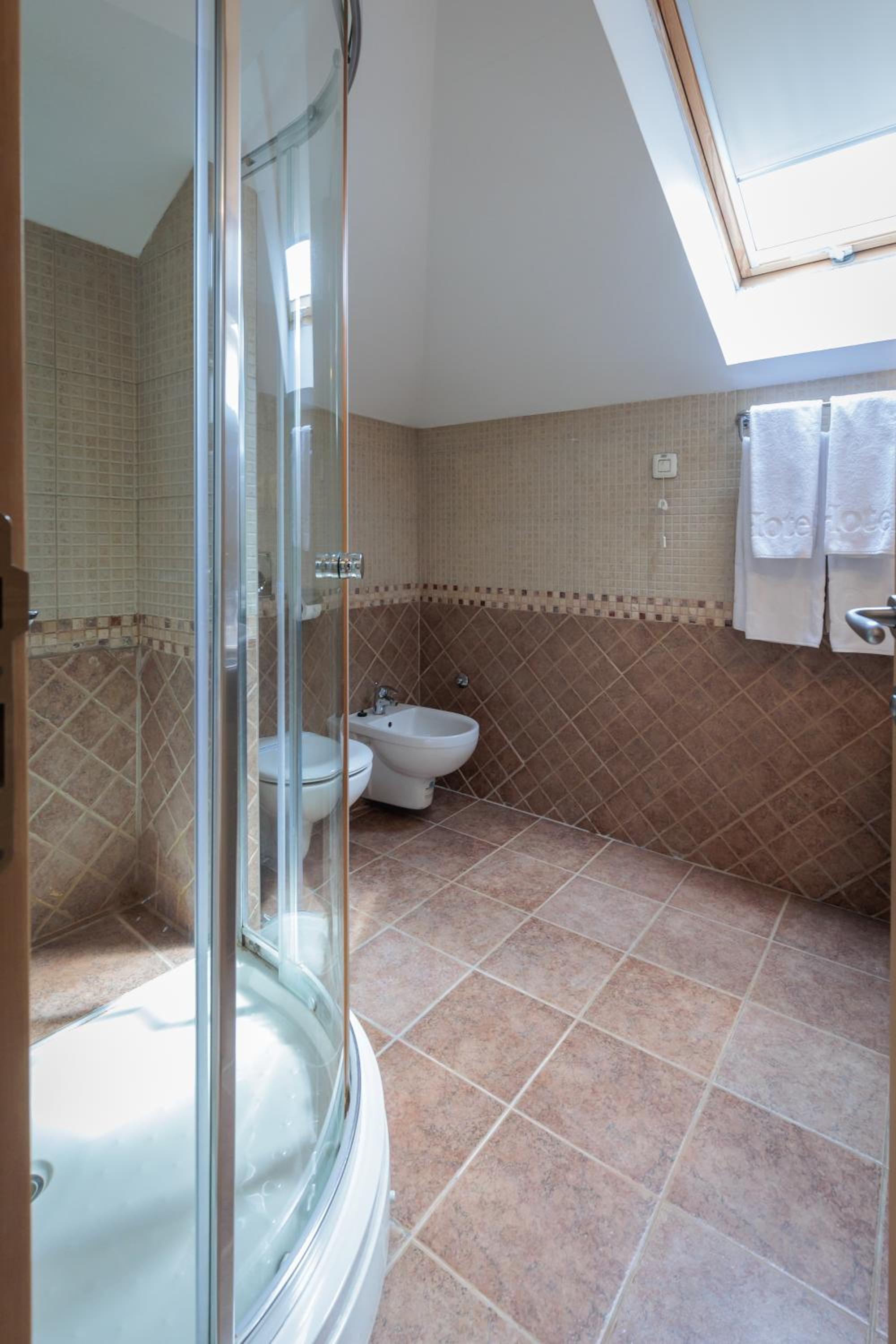 Classic Triple Room - Photo 12