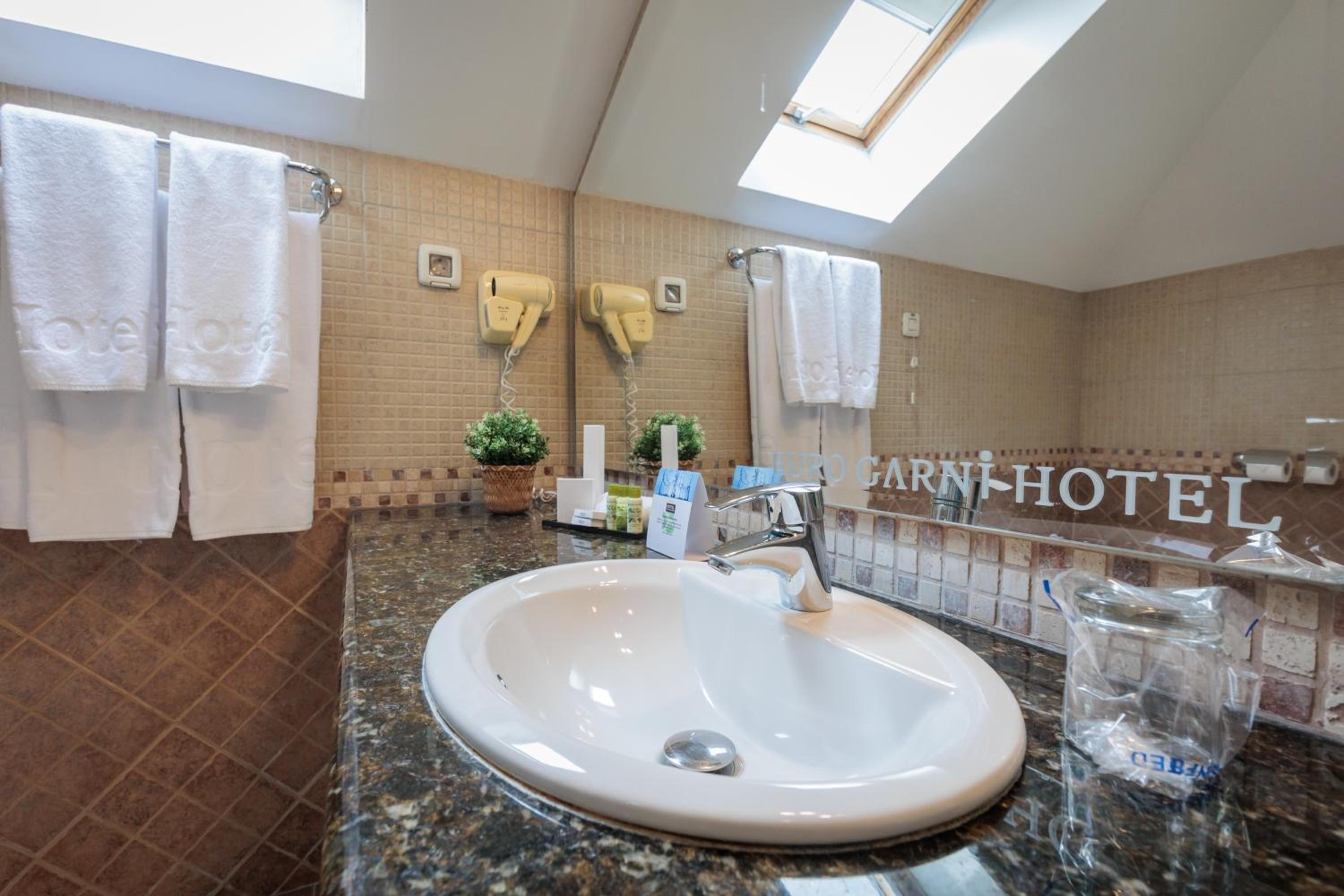 Classic Triple Room - Photo 10