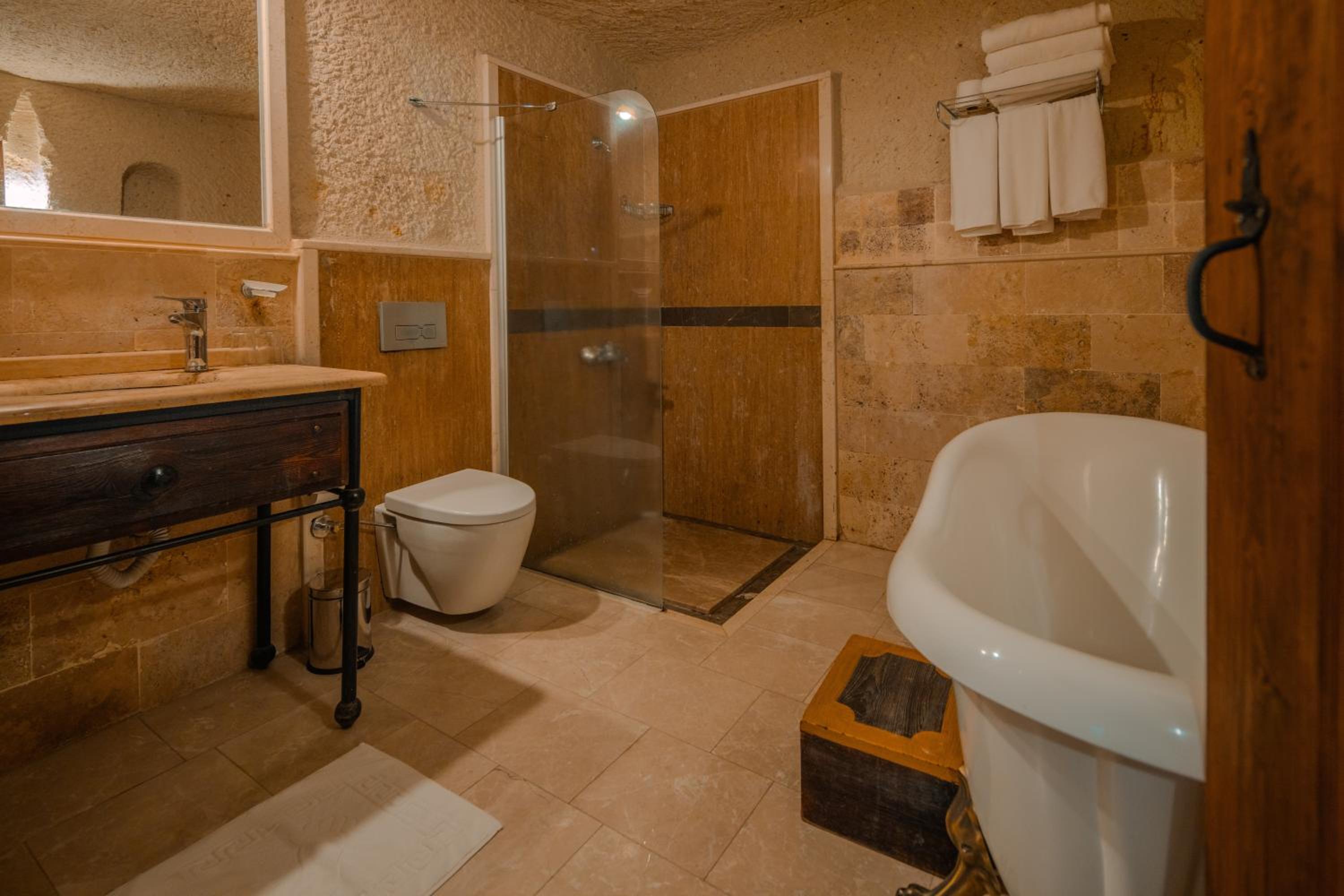Suite - Photo 17