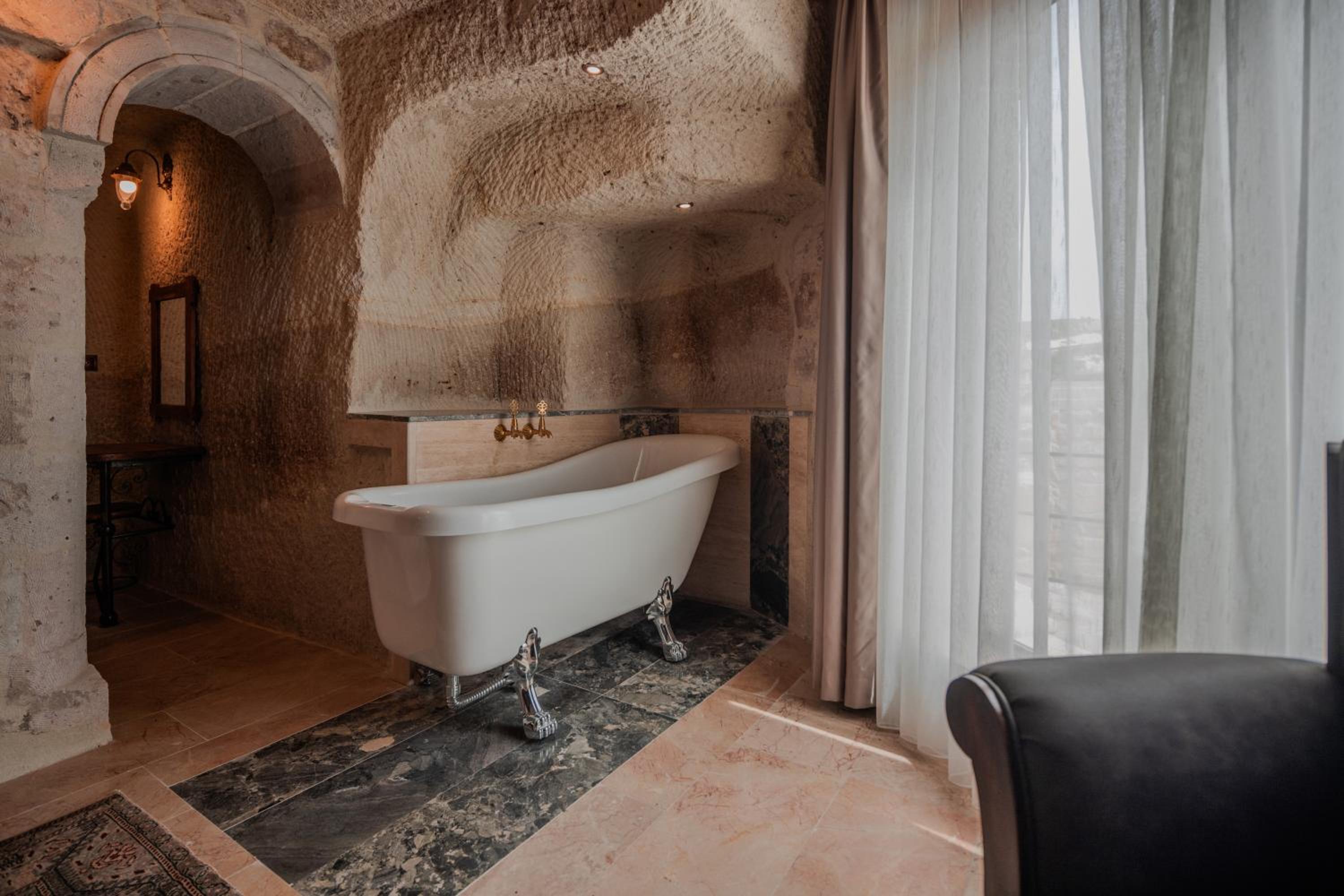 Suite - Photo 13