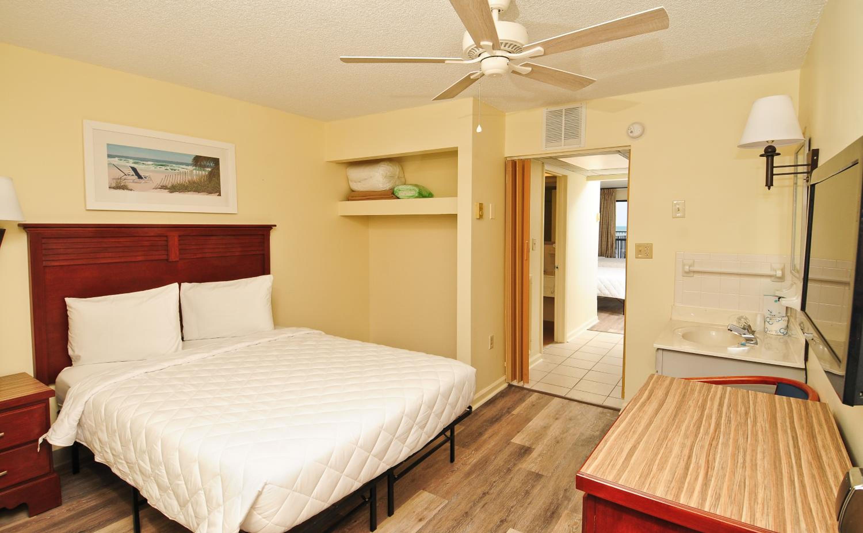 2 Room Oceanfront Renovated Suite with 3 Queen Beds - T2A  photo 2