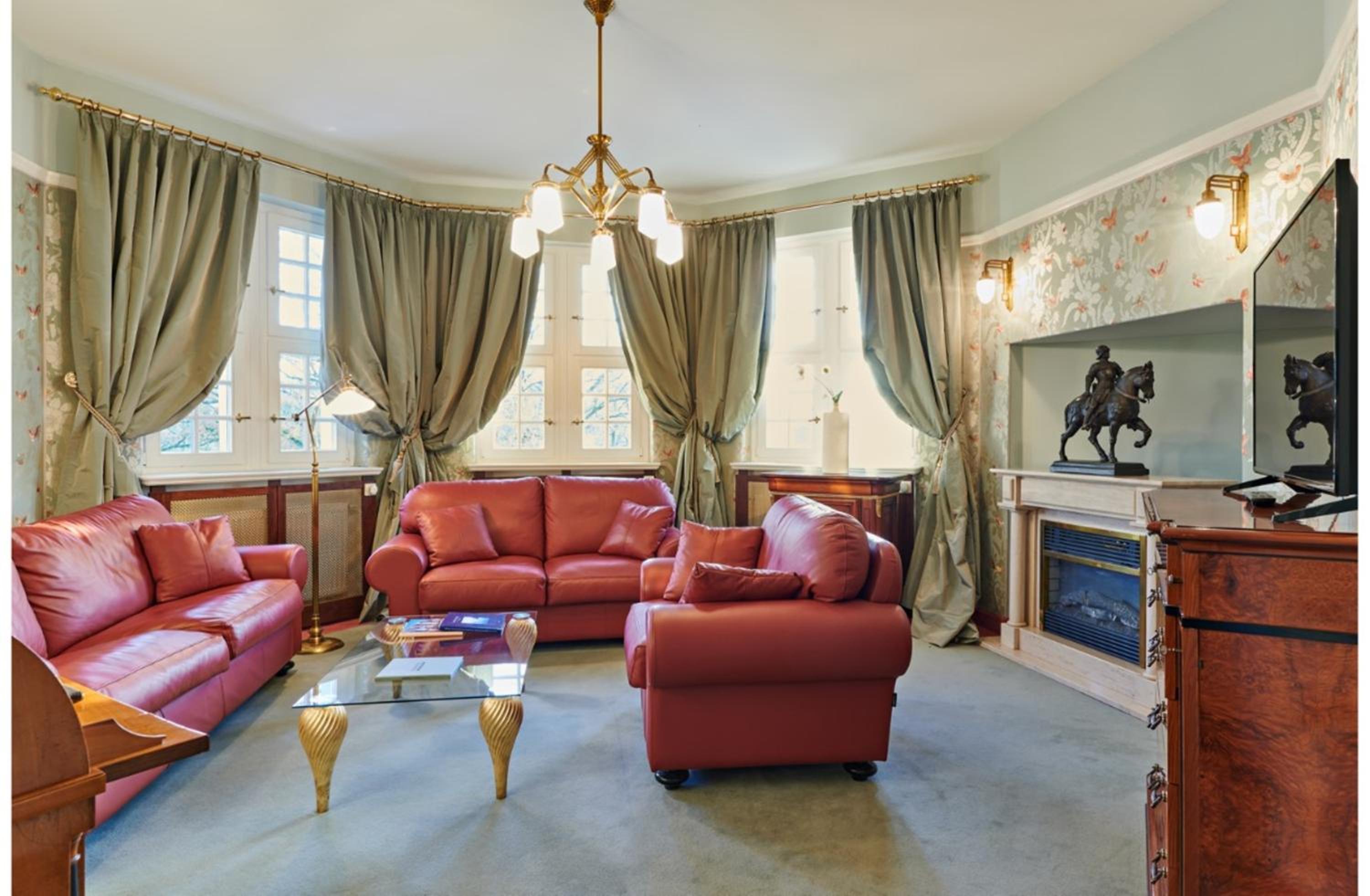 Suite - Photo 5