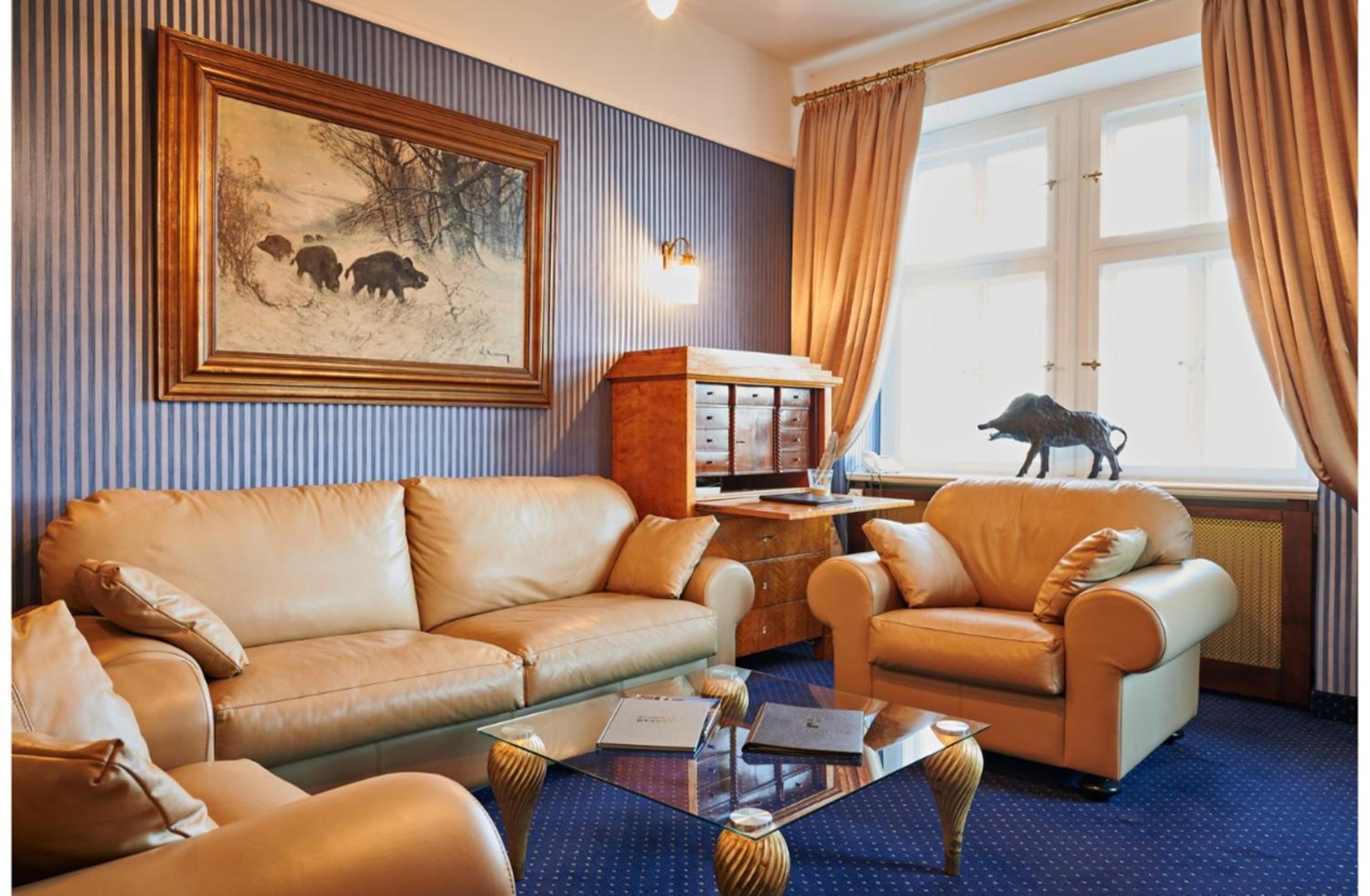 Suite - Photo 7