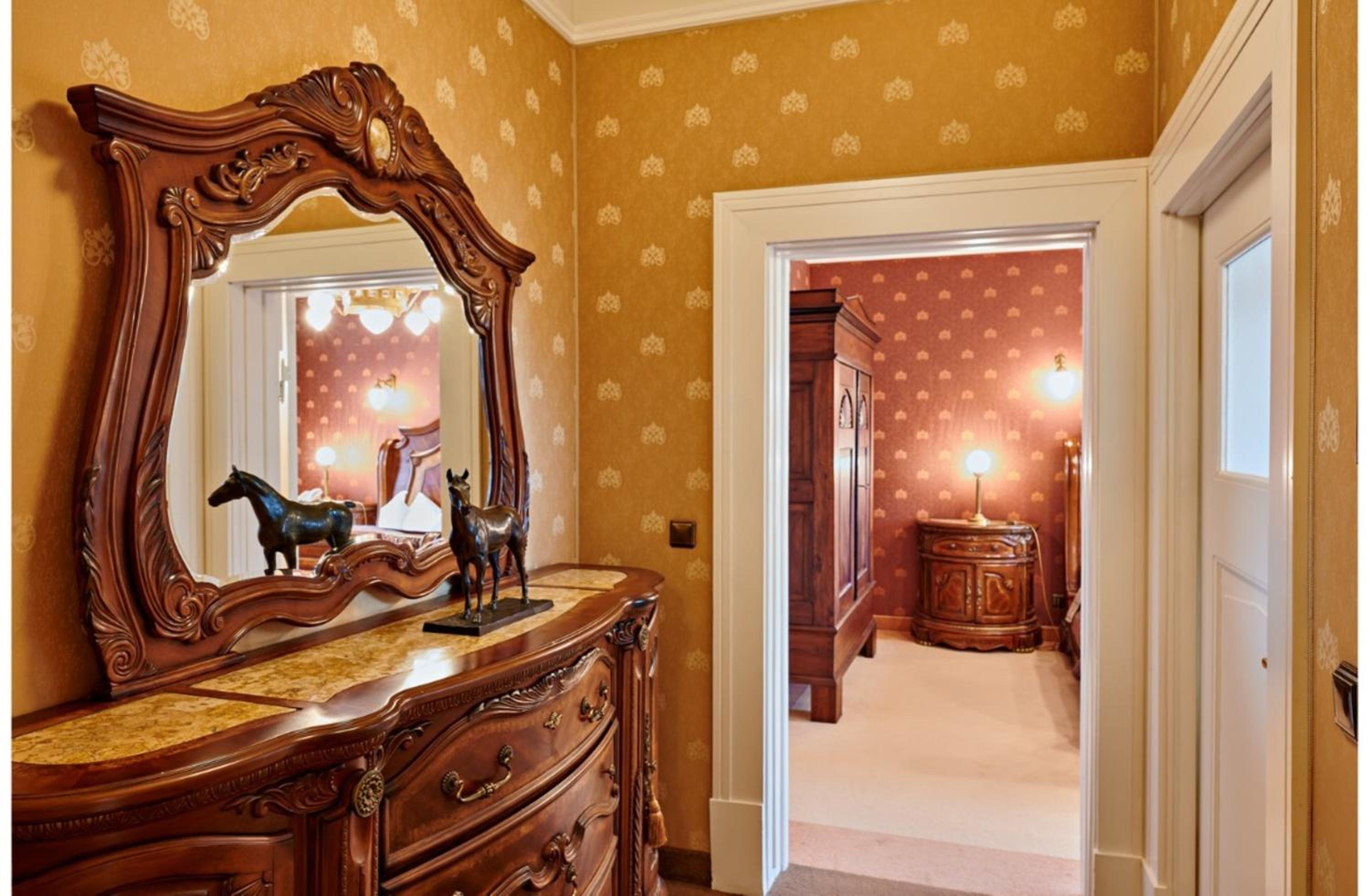 Suite - Photo 4