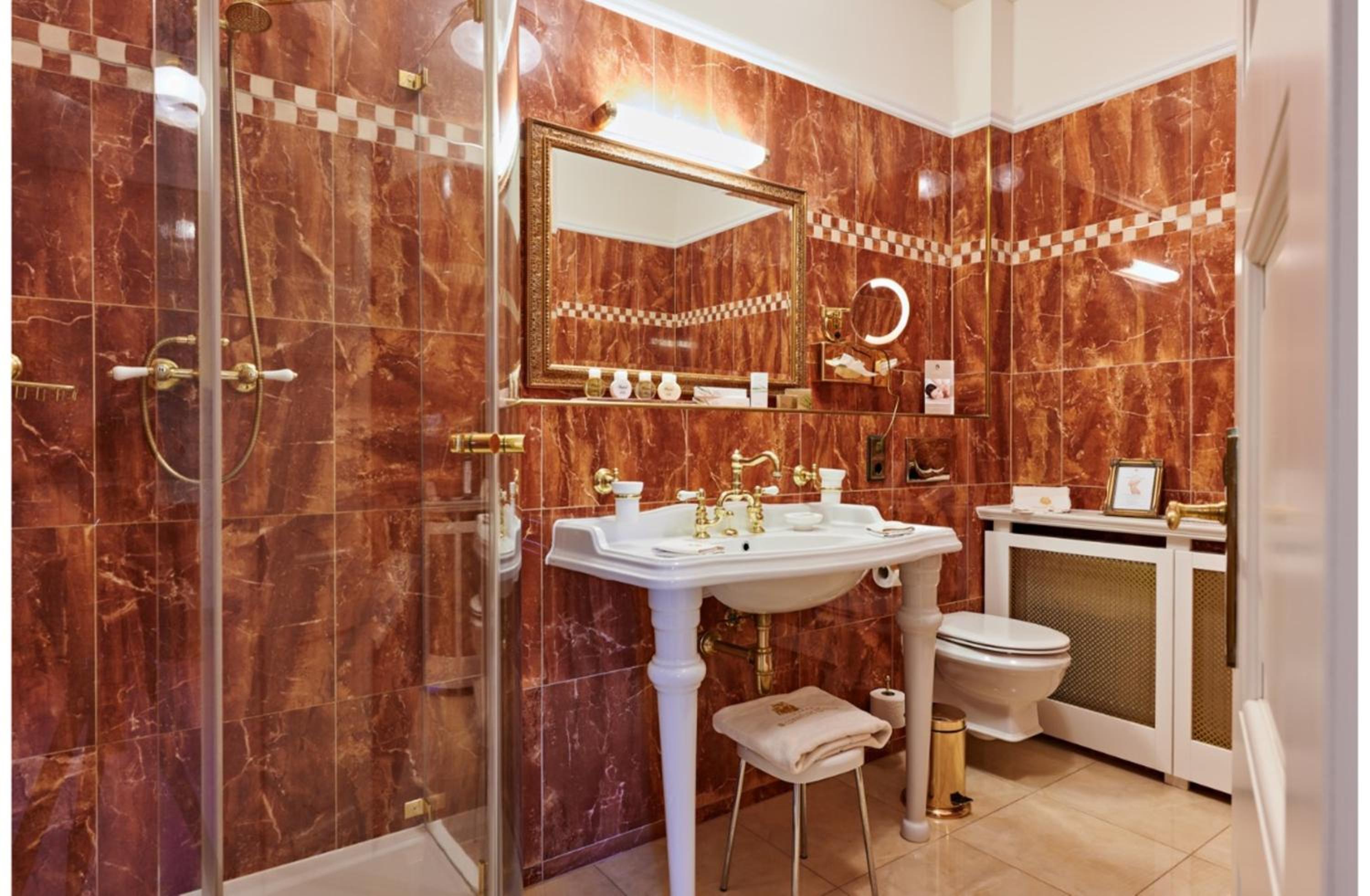 Suite - Photo 9
