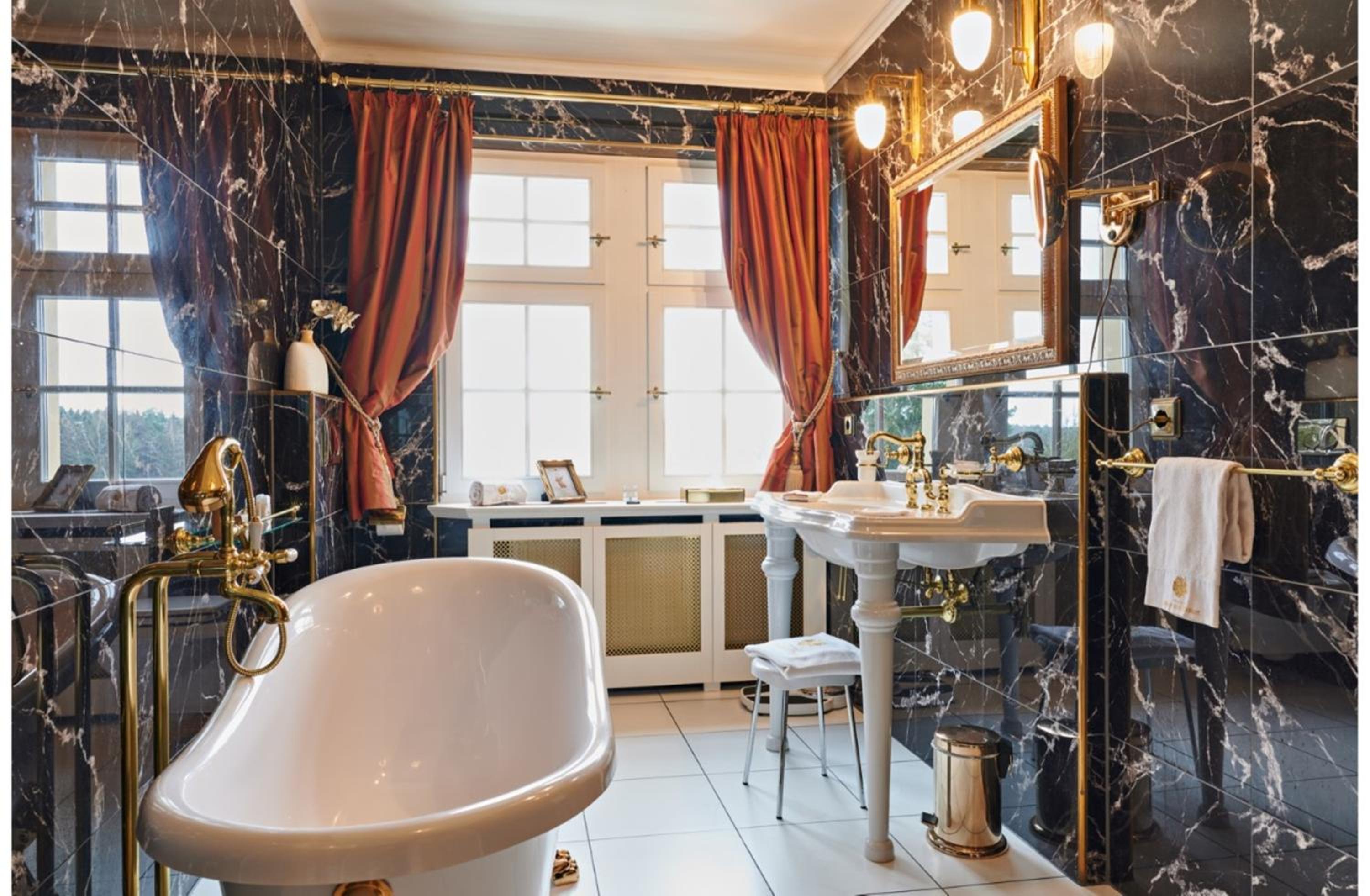 Suite - Photo 2