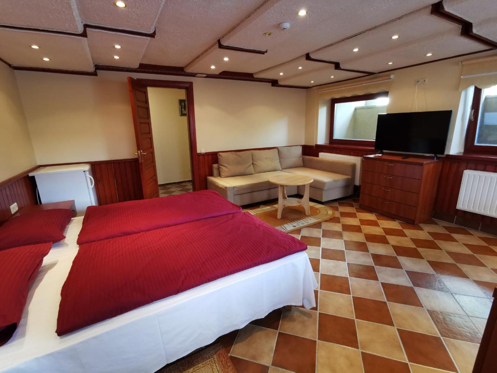Economy Double or Twin Room photo 2