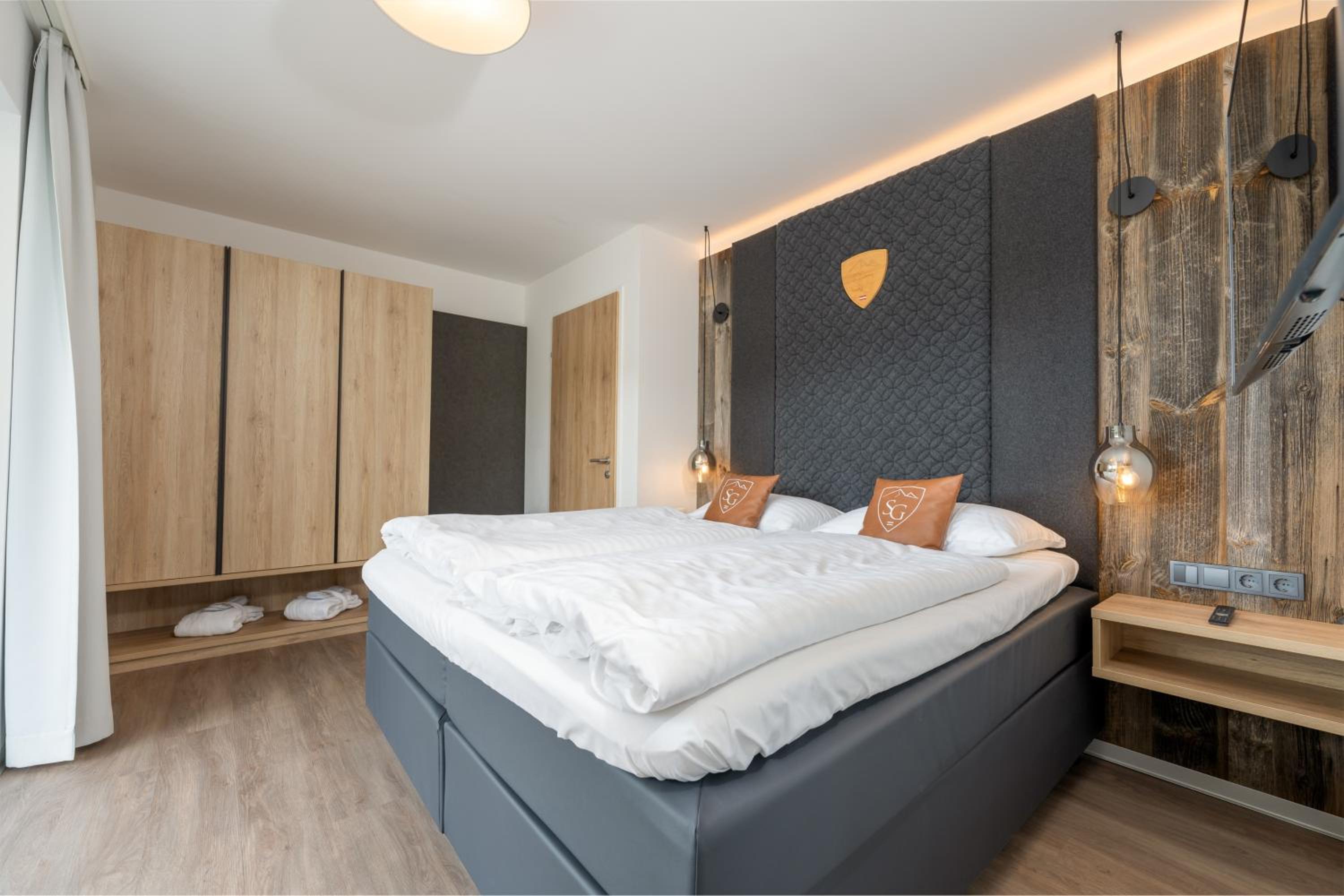 One-Bedroom Suite with Bath Tub - Photo 4
