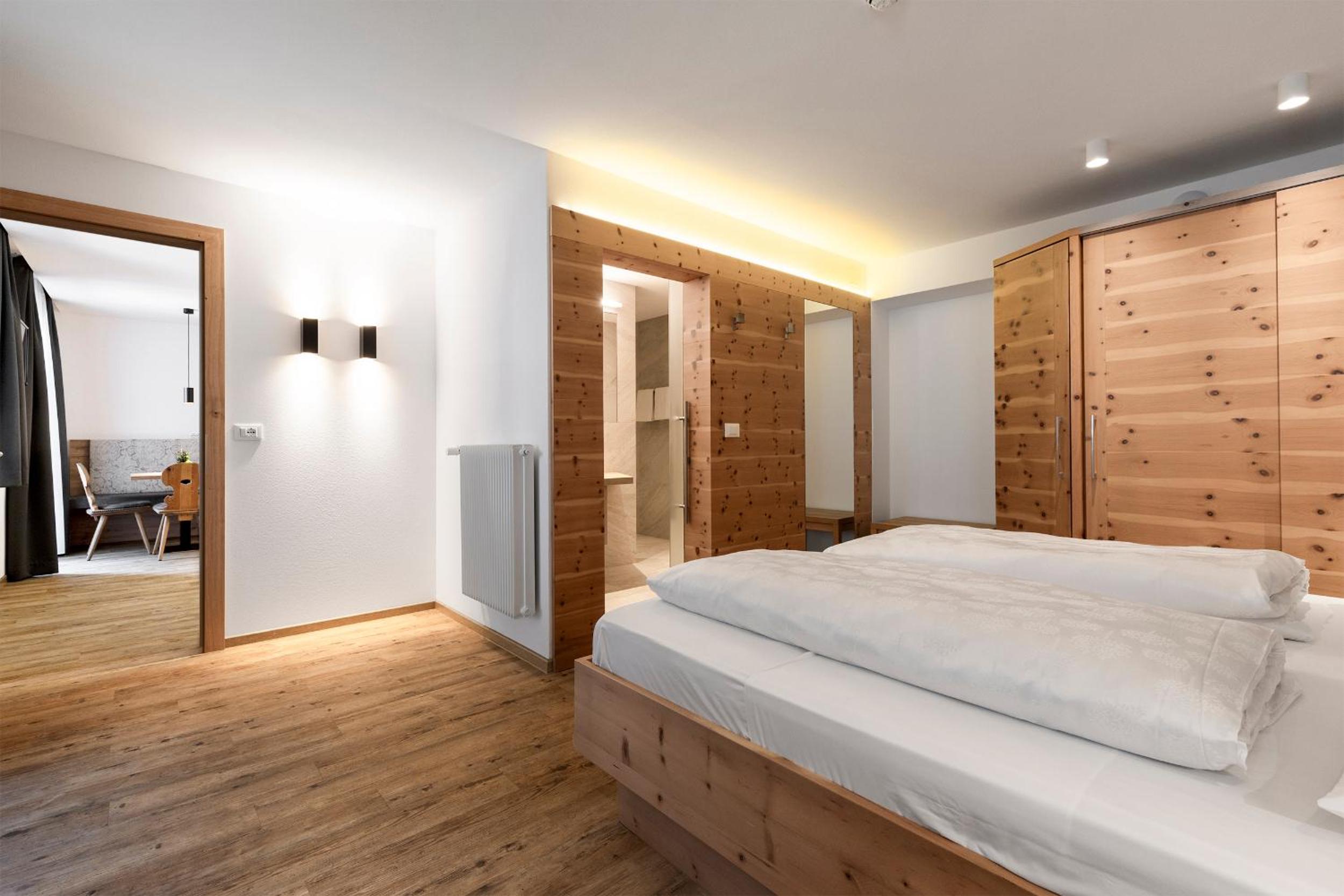 One-Bedroom Apartment with Balcony
