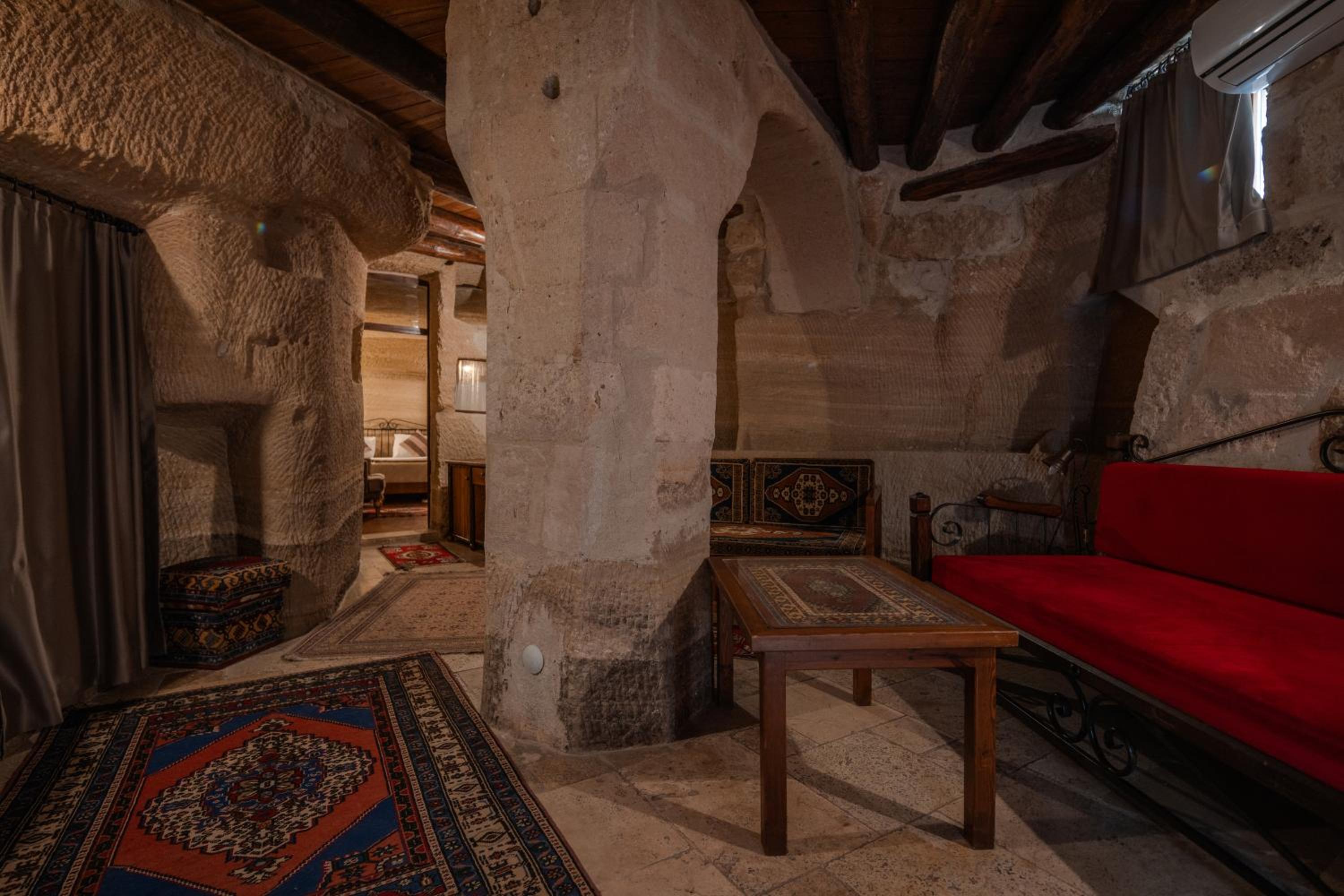 Suite - Photo 23