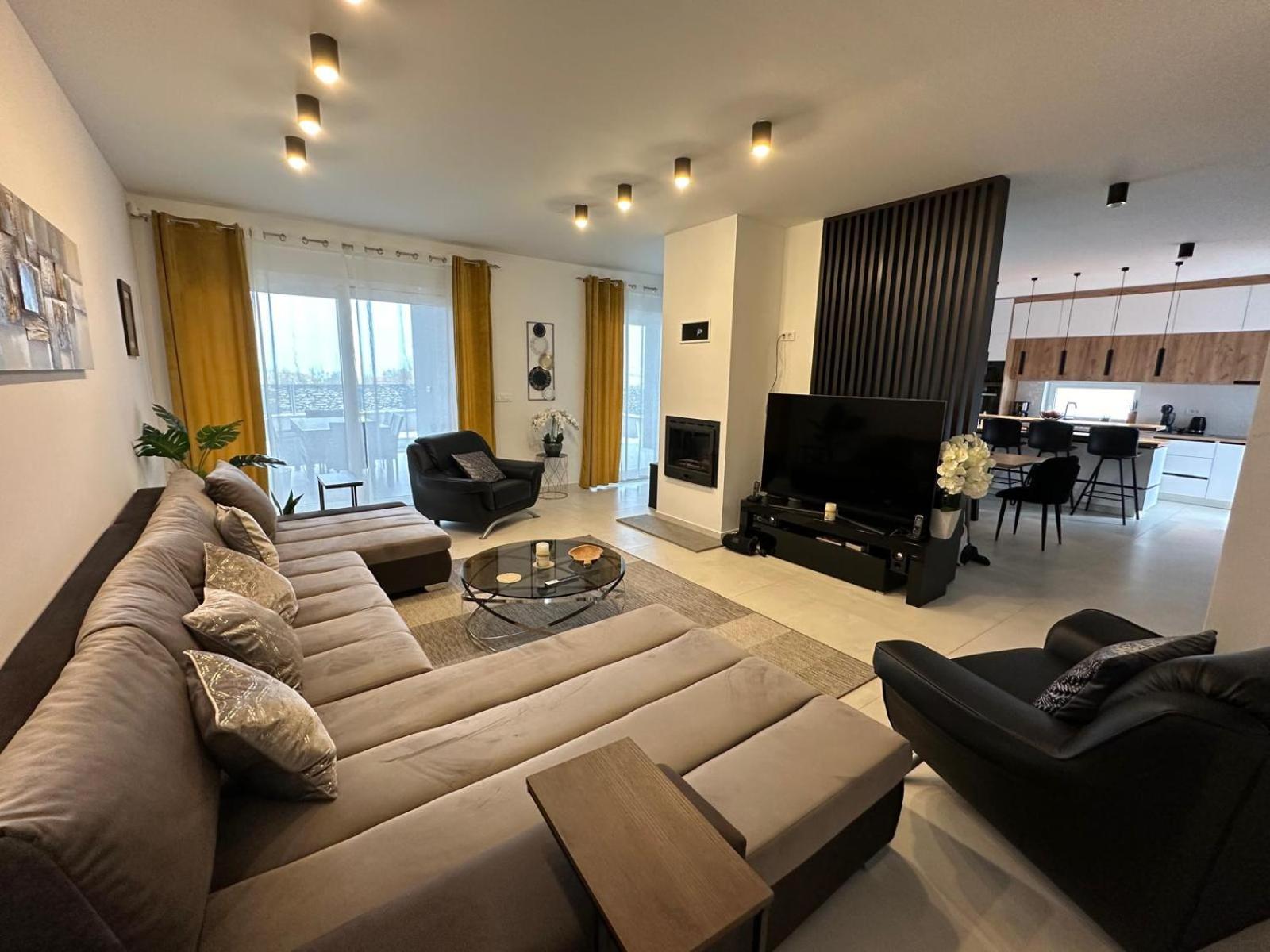 Three-Bedroom Villa photo 1