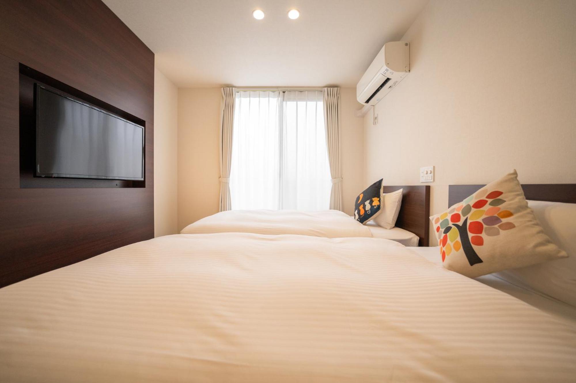 Twin Room with Private Bathroom - Photo 12